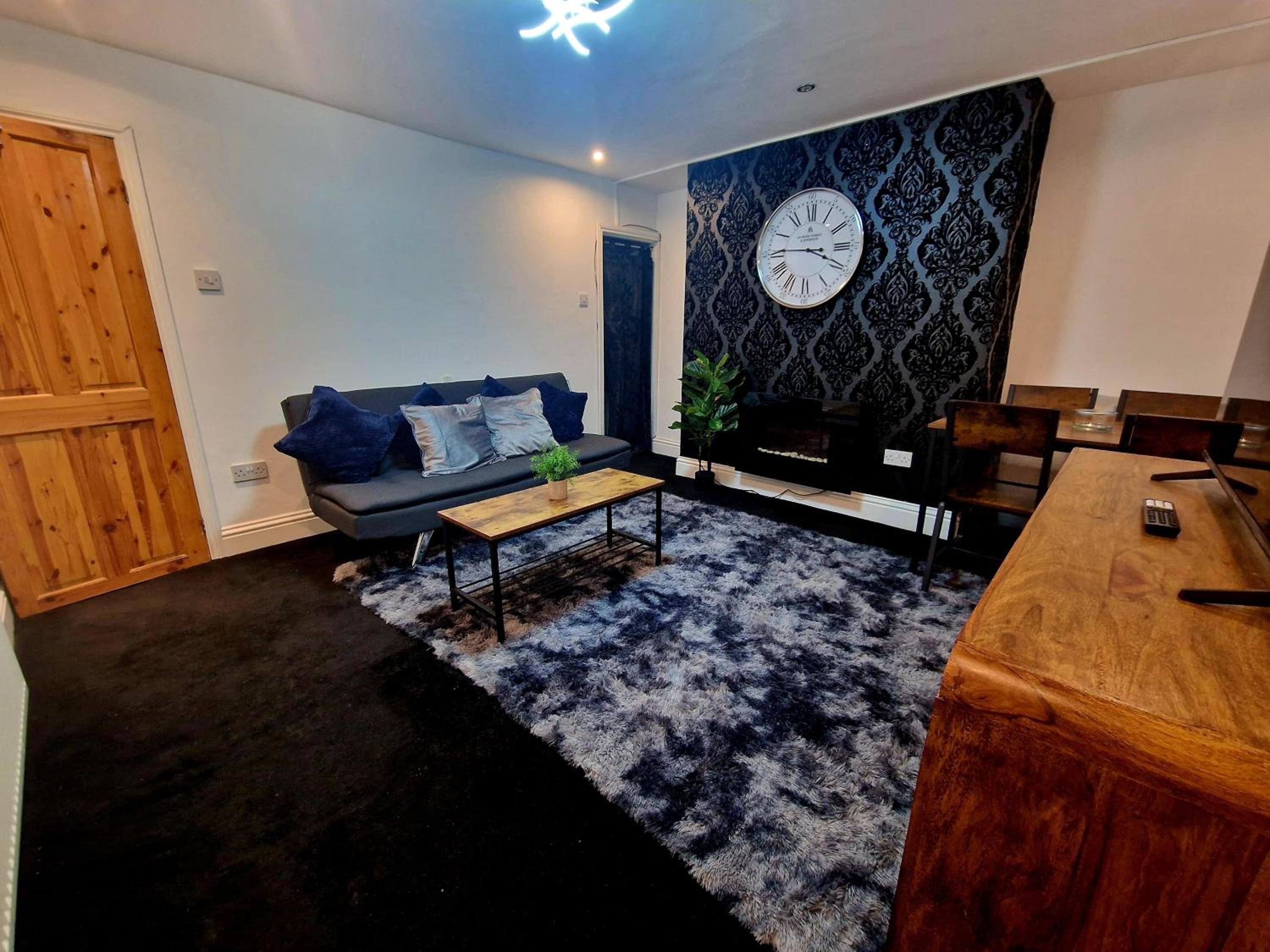 Private Courtyard apartment in Bradford with Parking view 3