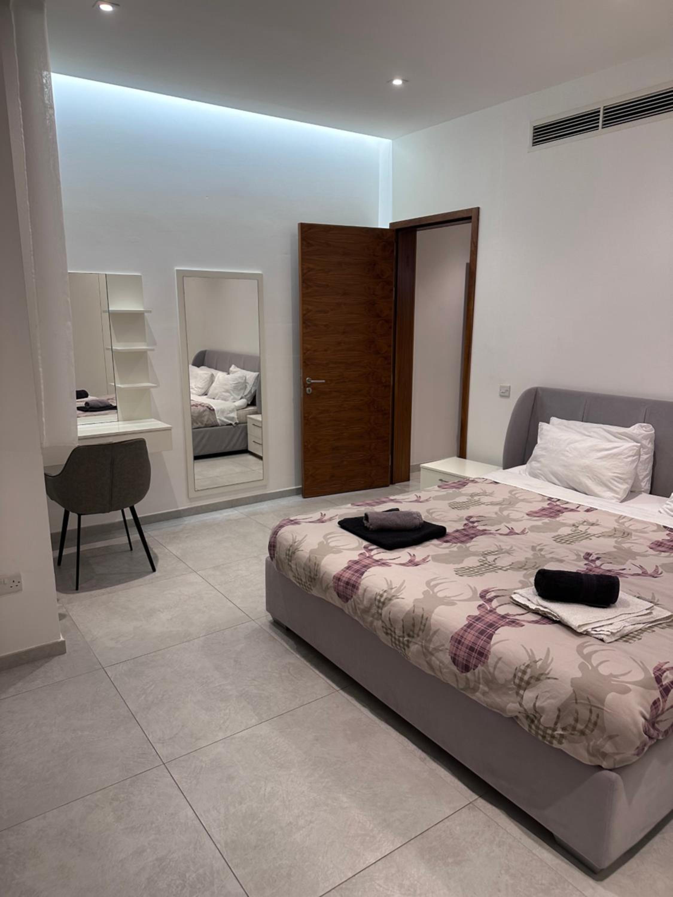 Lovely Seaview Two Bedroom rental unit in Tas-Sliema view 5