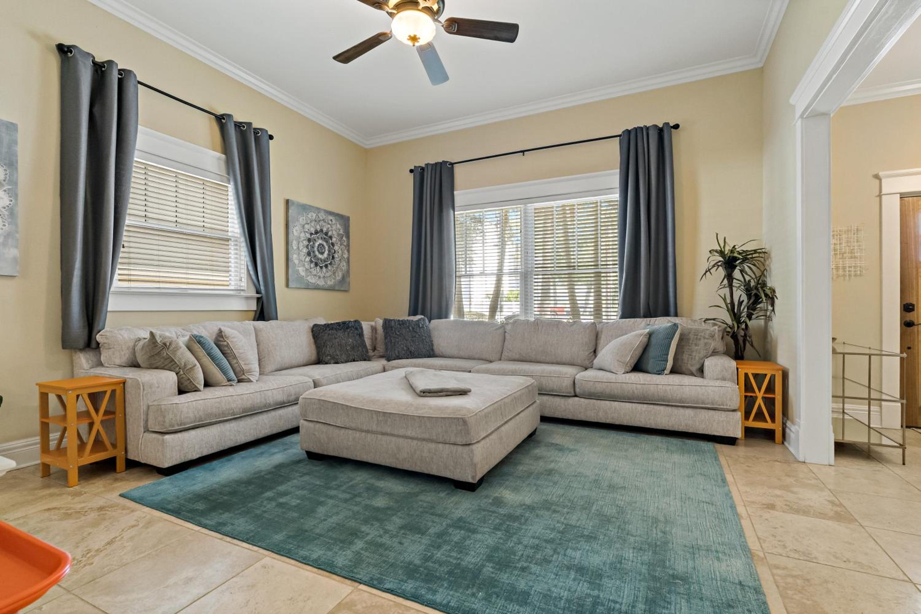 Cozy Hyde Park Home view 3
