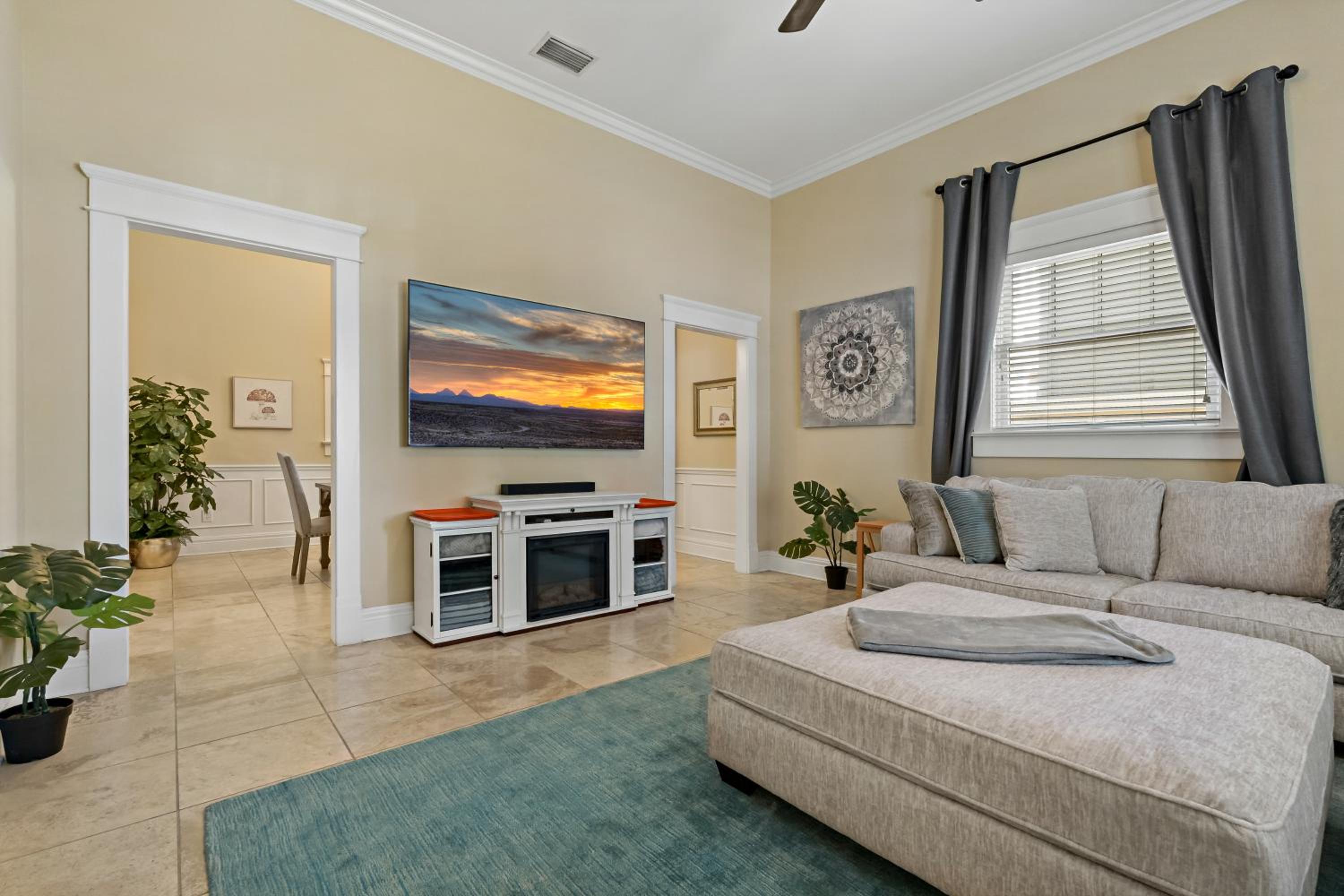 Cozy Hyde Park Home view 2