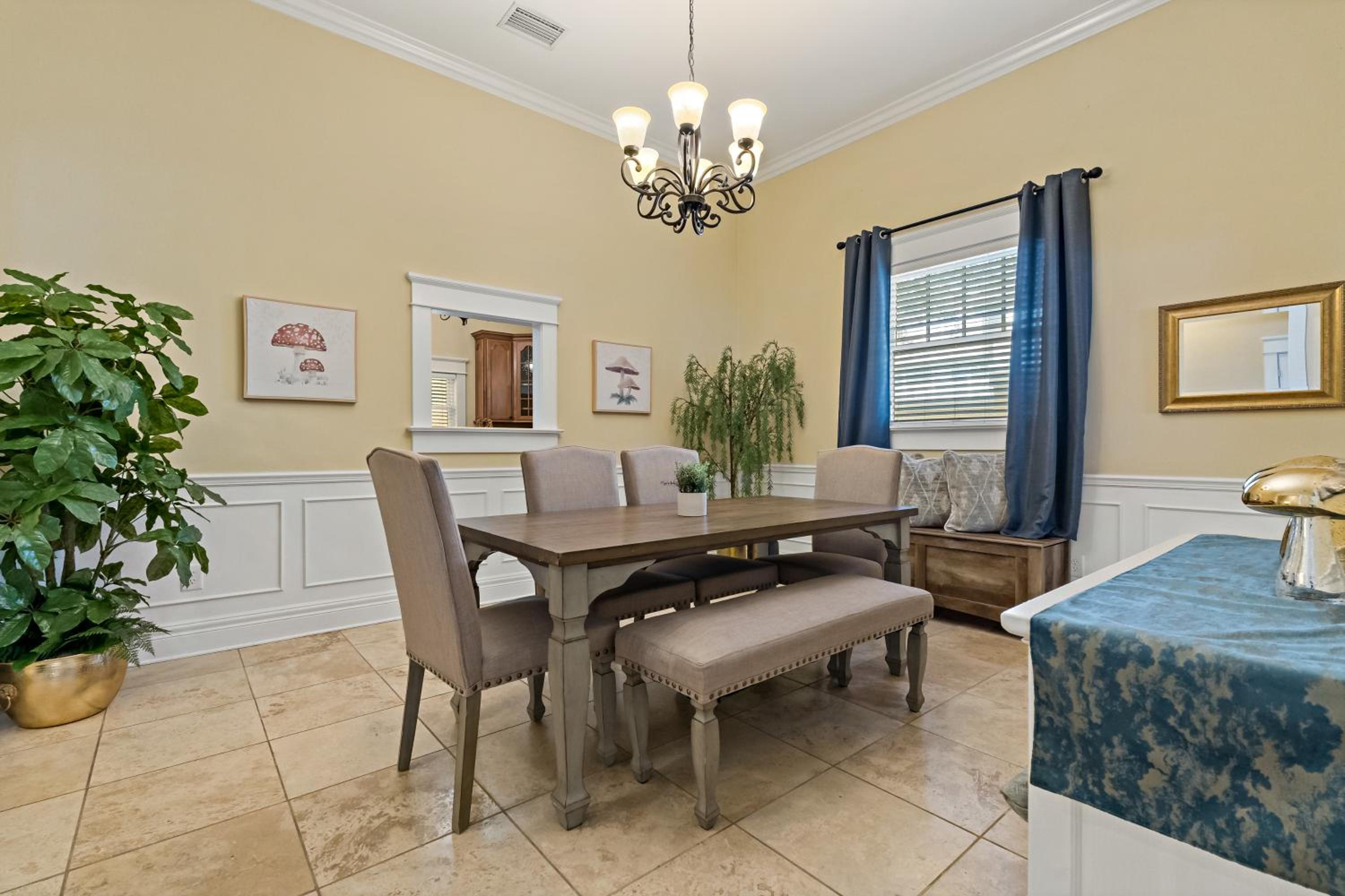 Cozy Hyde Park Home view 5