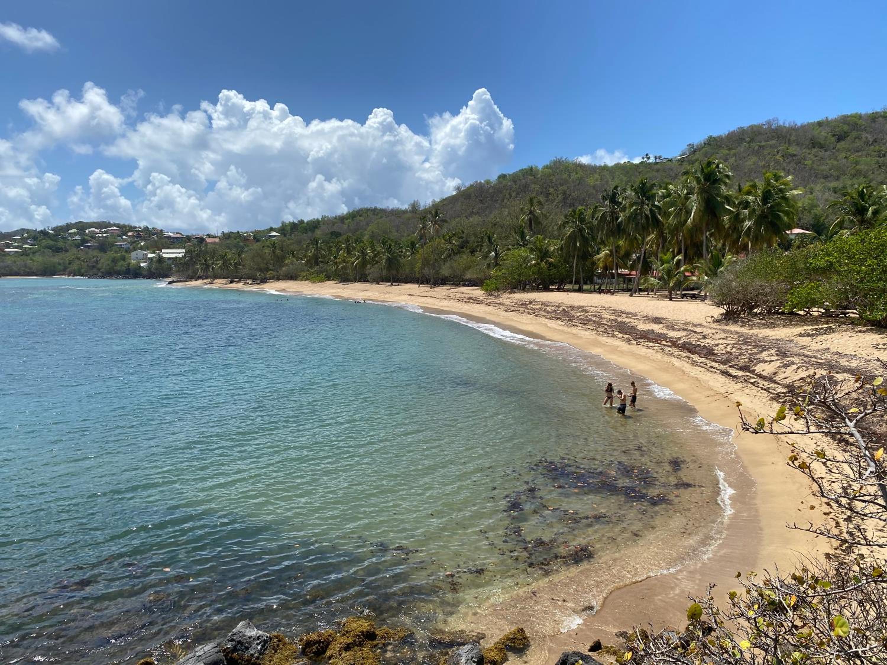 Tartane Logement familial en bord de mer avec accès direct plage & surf
