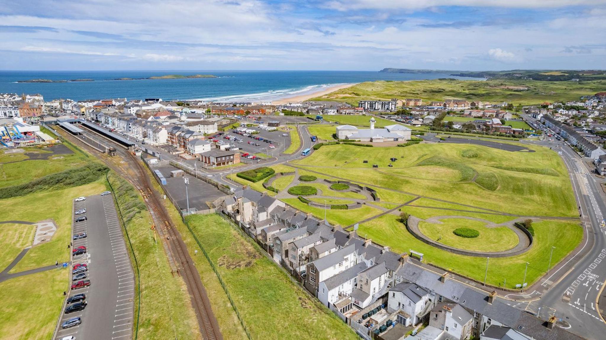 Panoramic Sea View Beach Apartment - Dunluce Park 6, photo 57