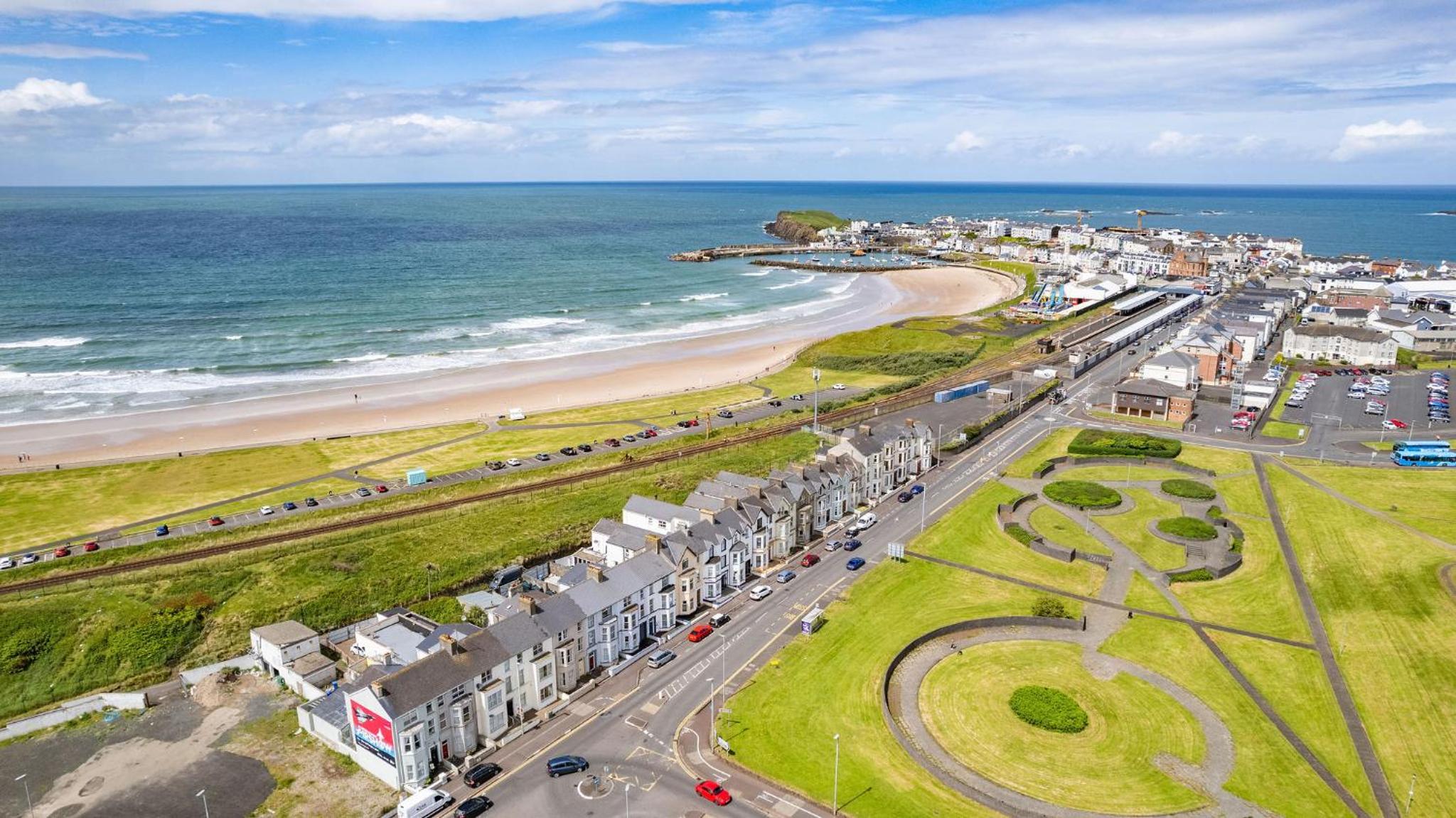 Panoramic Sea View Beach Apartment - Dunluce Park 6, photo 52