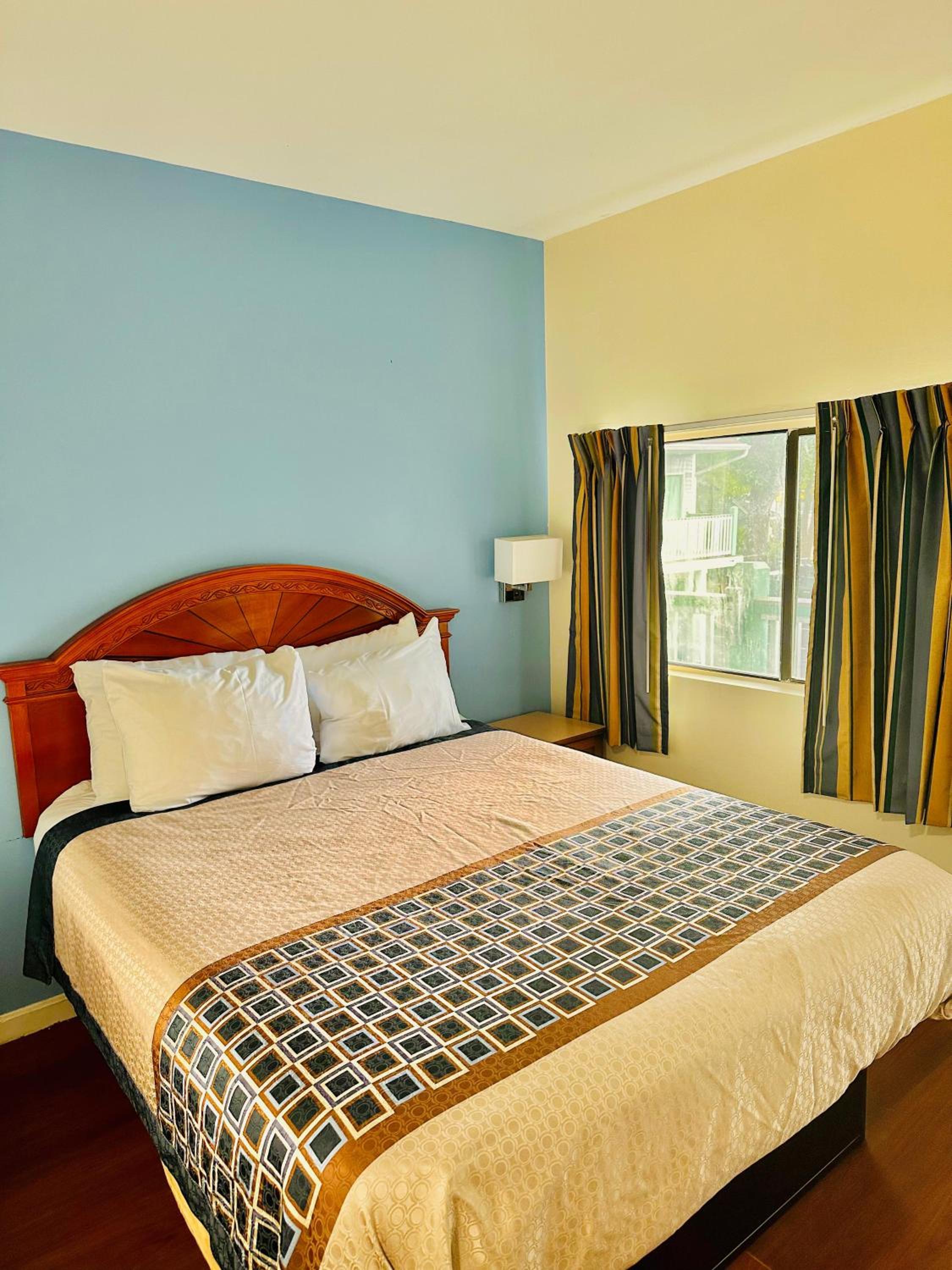 Hampton Motor Inn