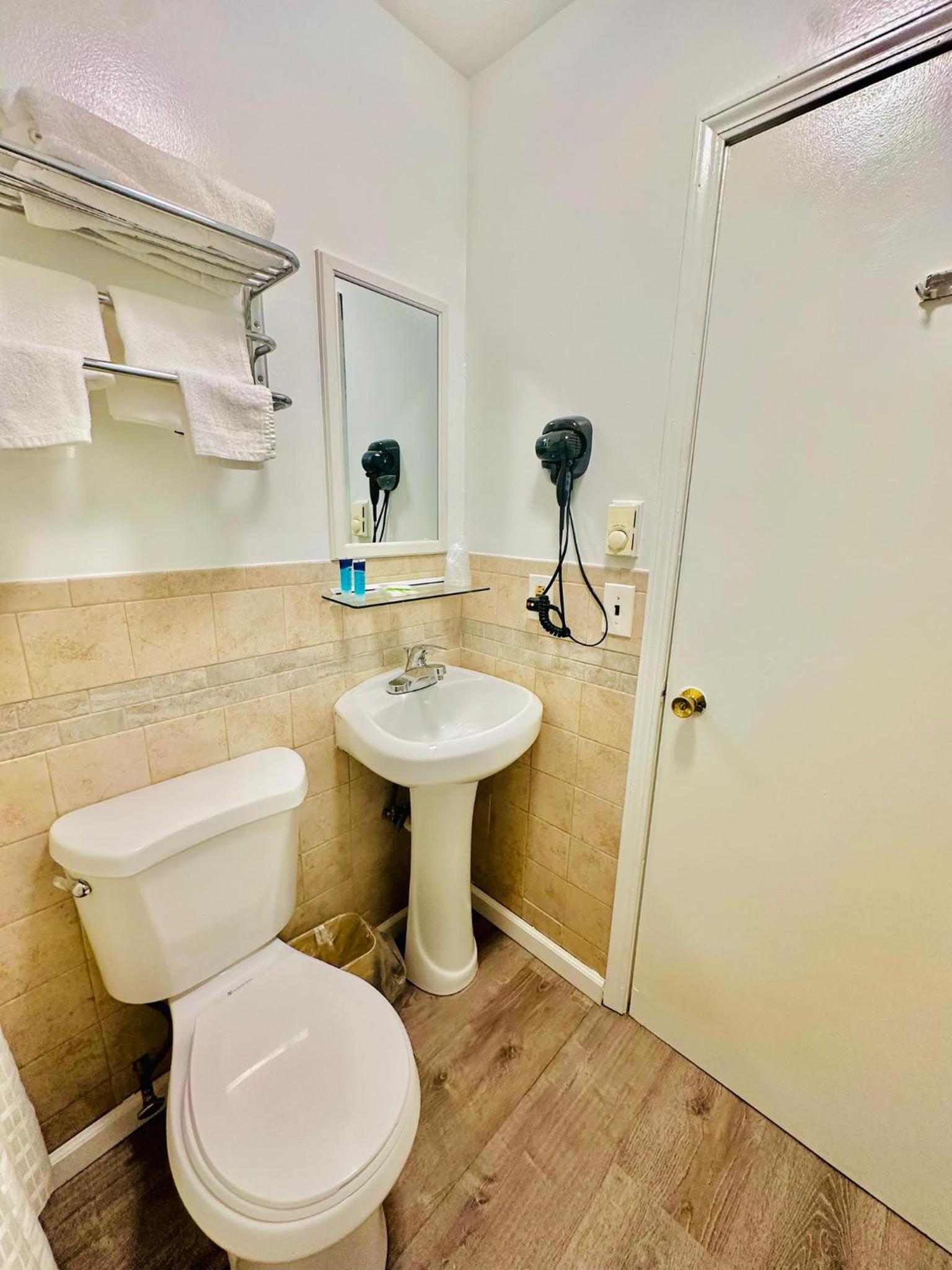 Hampton Motor Inn