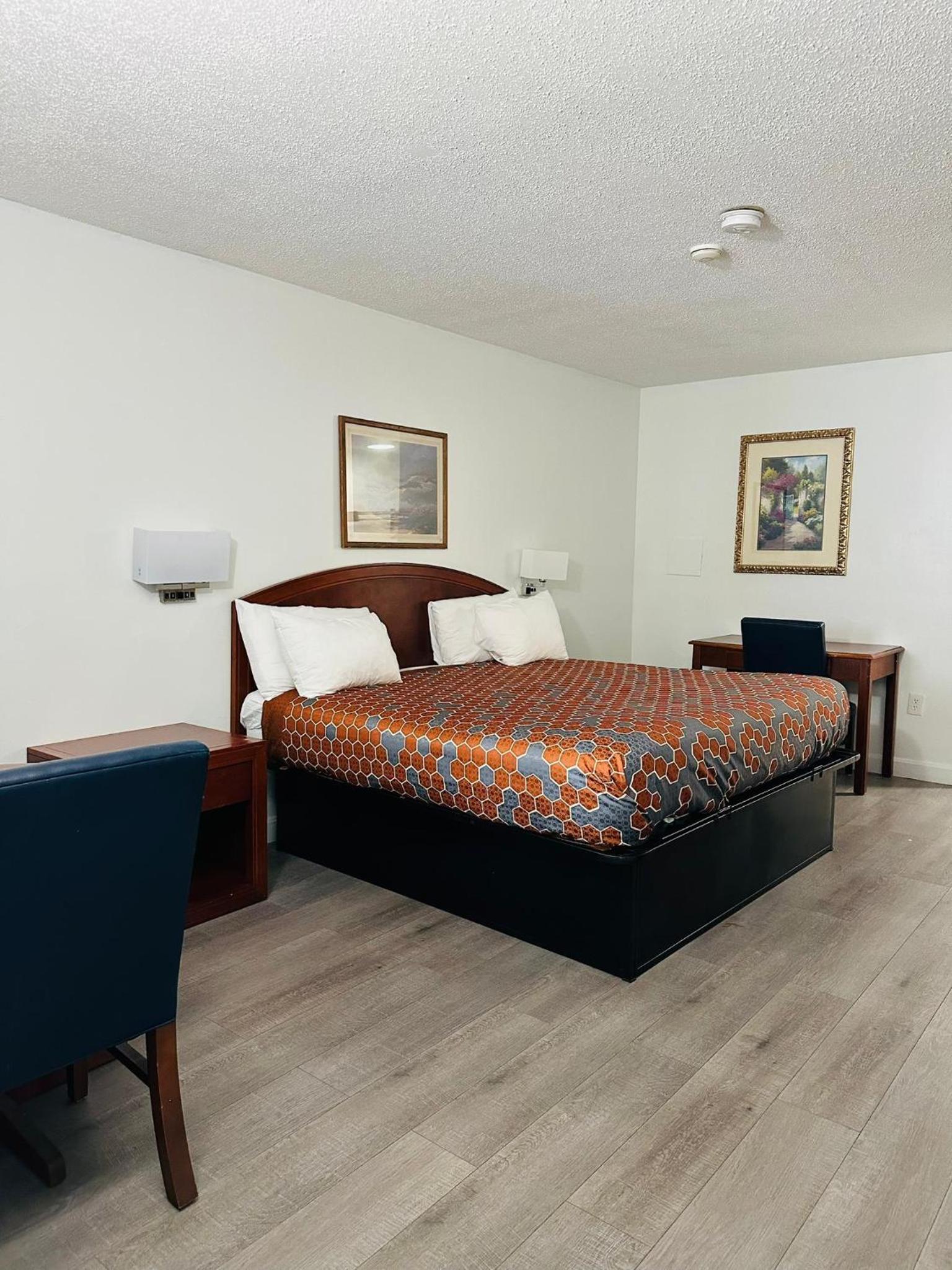 Hampton Motor Inn