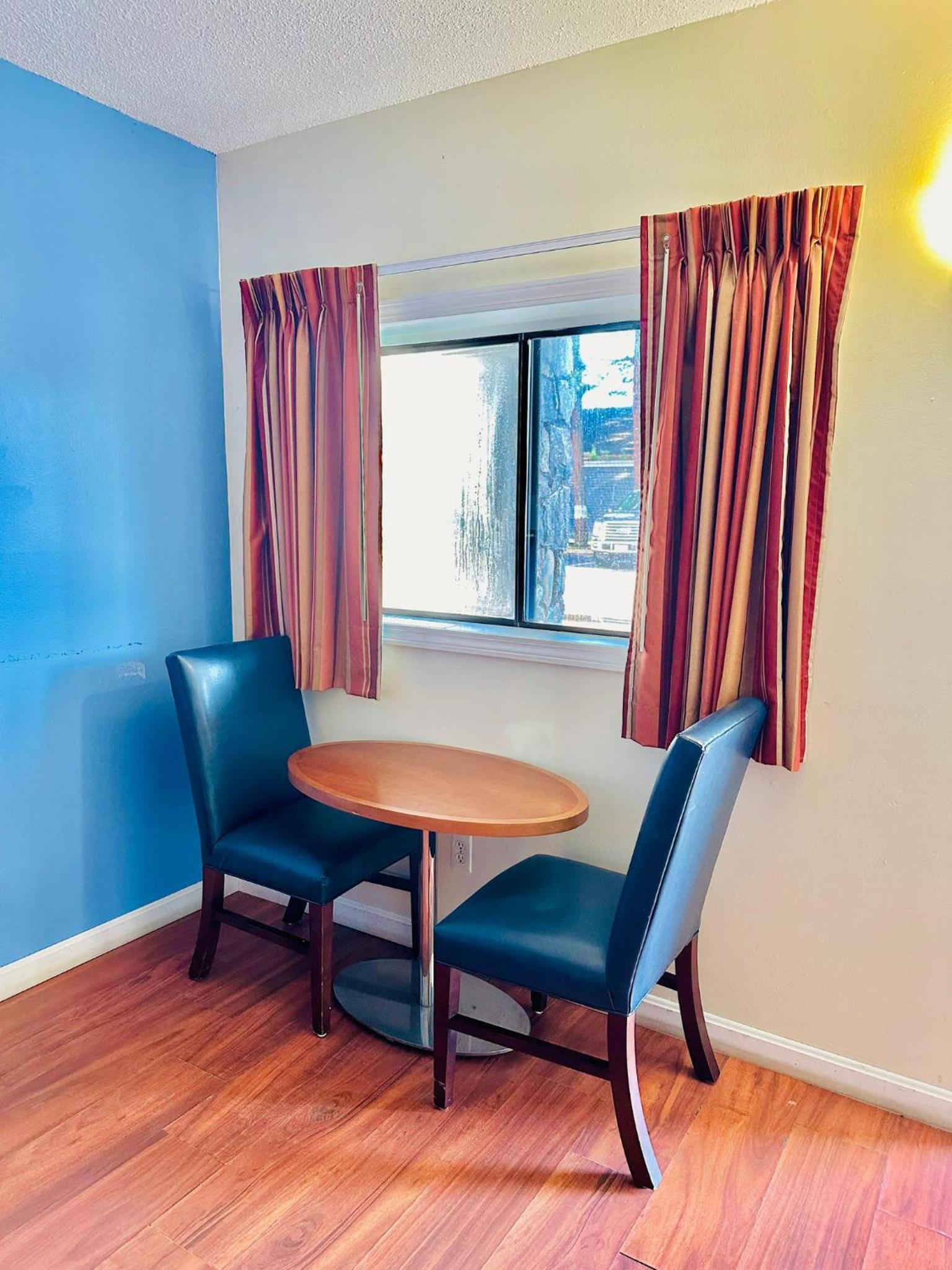 Hampton Motor Inn