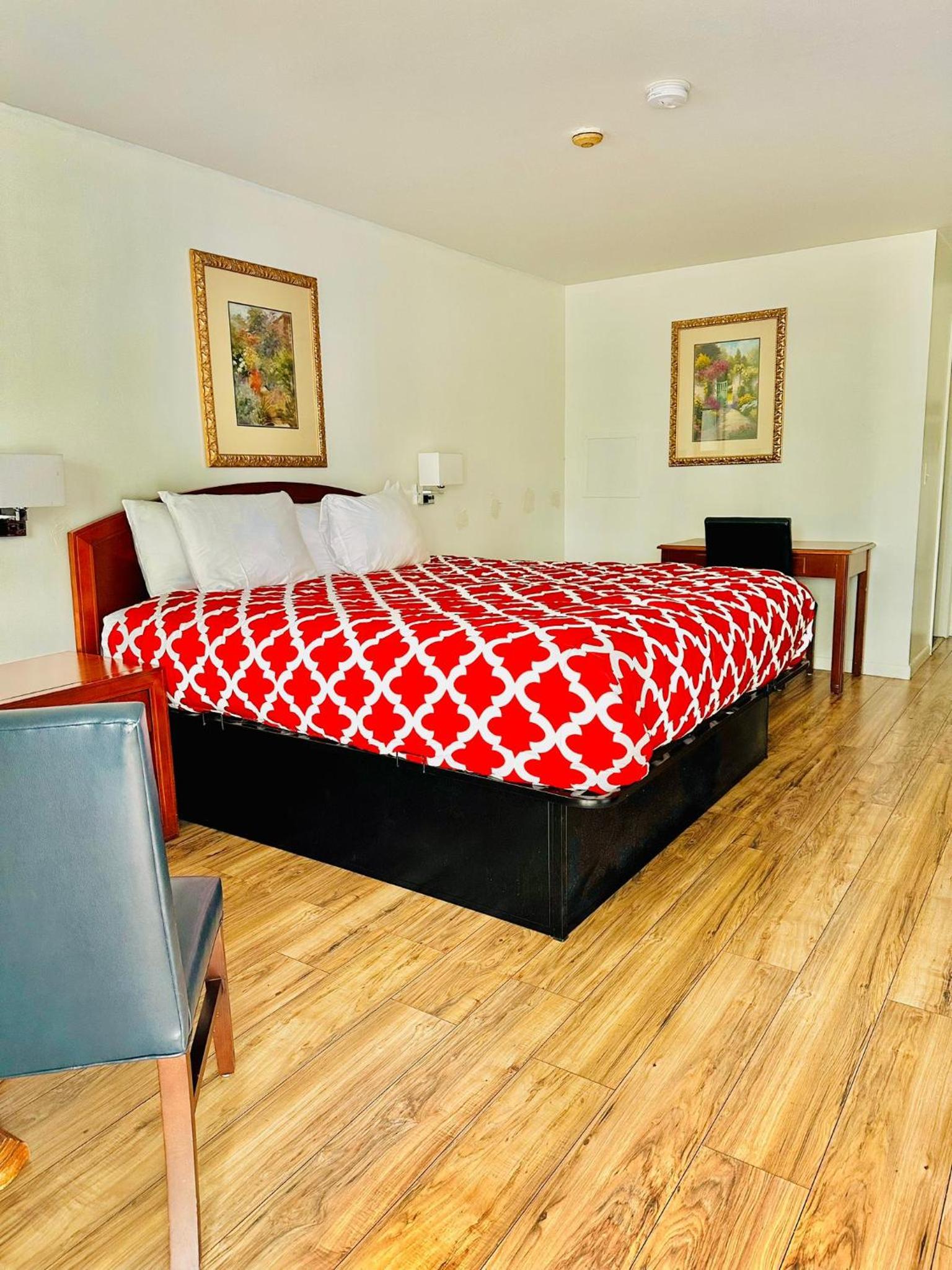 Hampton Motor Inn