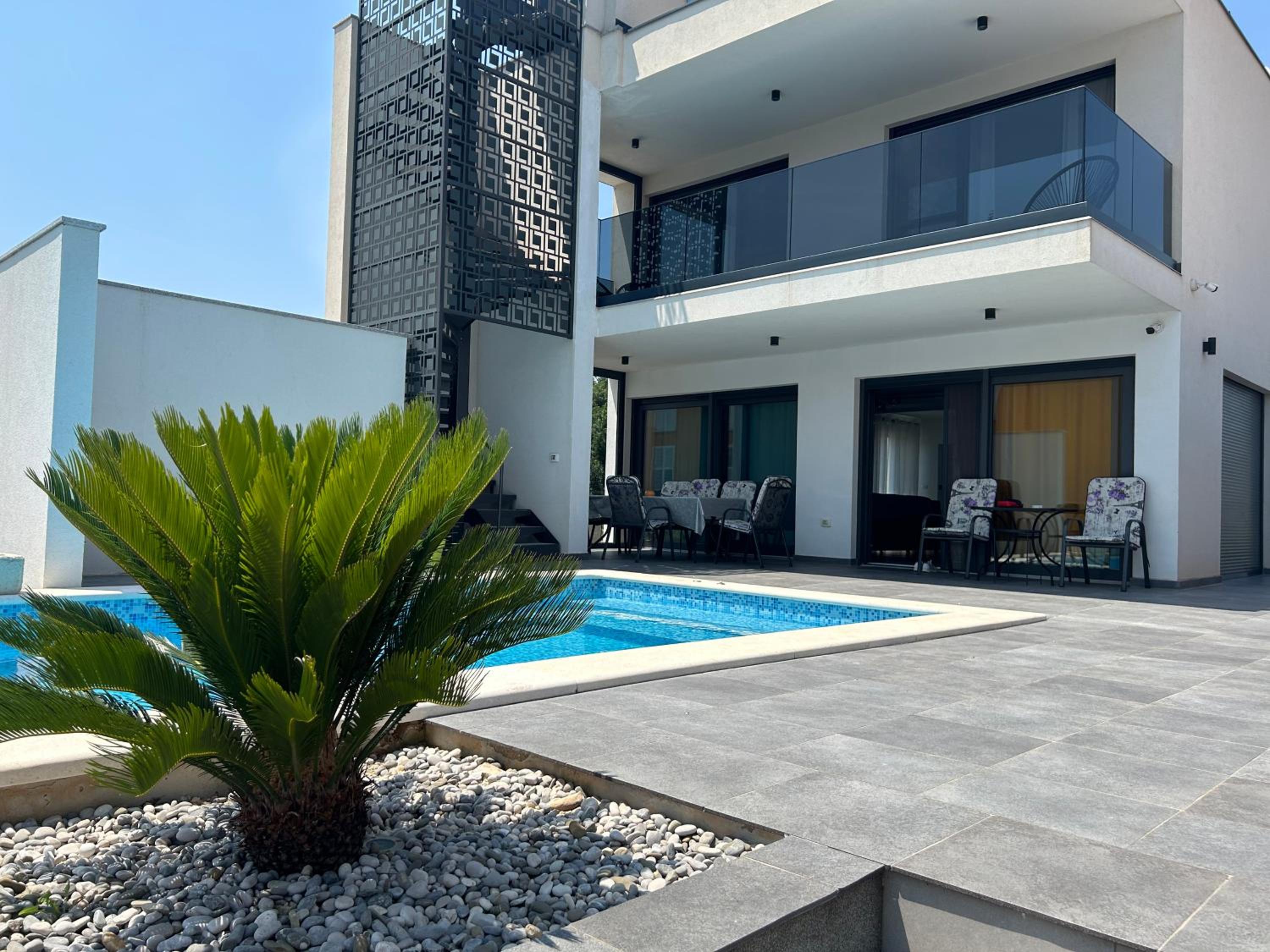 Villa Korina , Pomer view 2