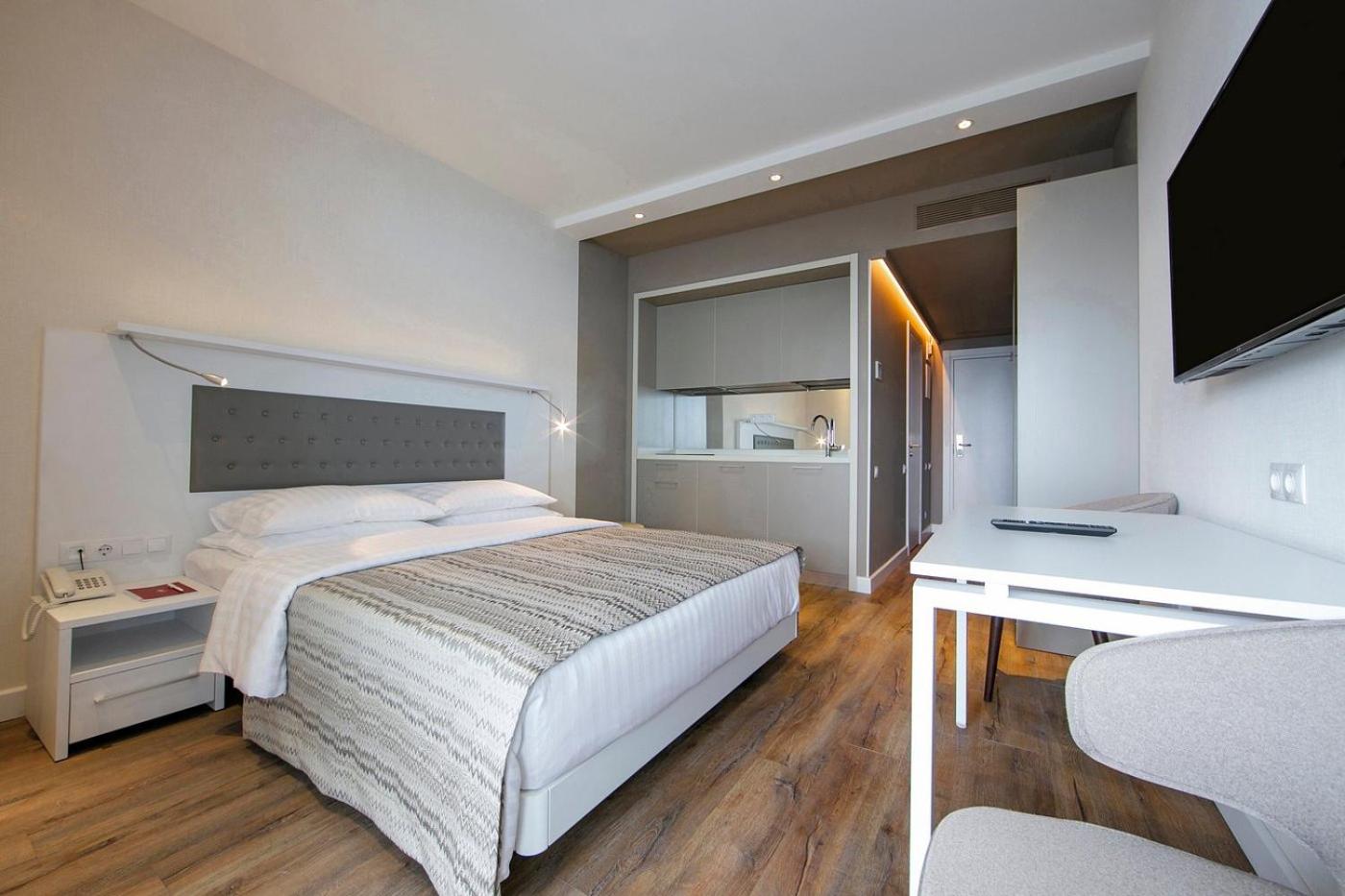 Epica Luxury suit view 2