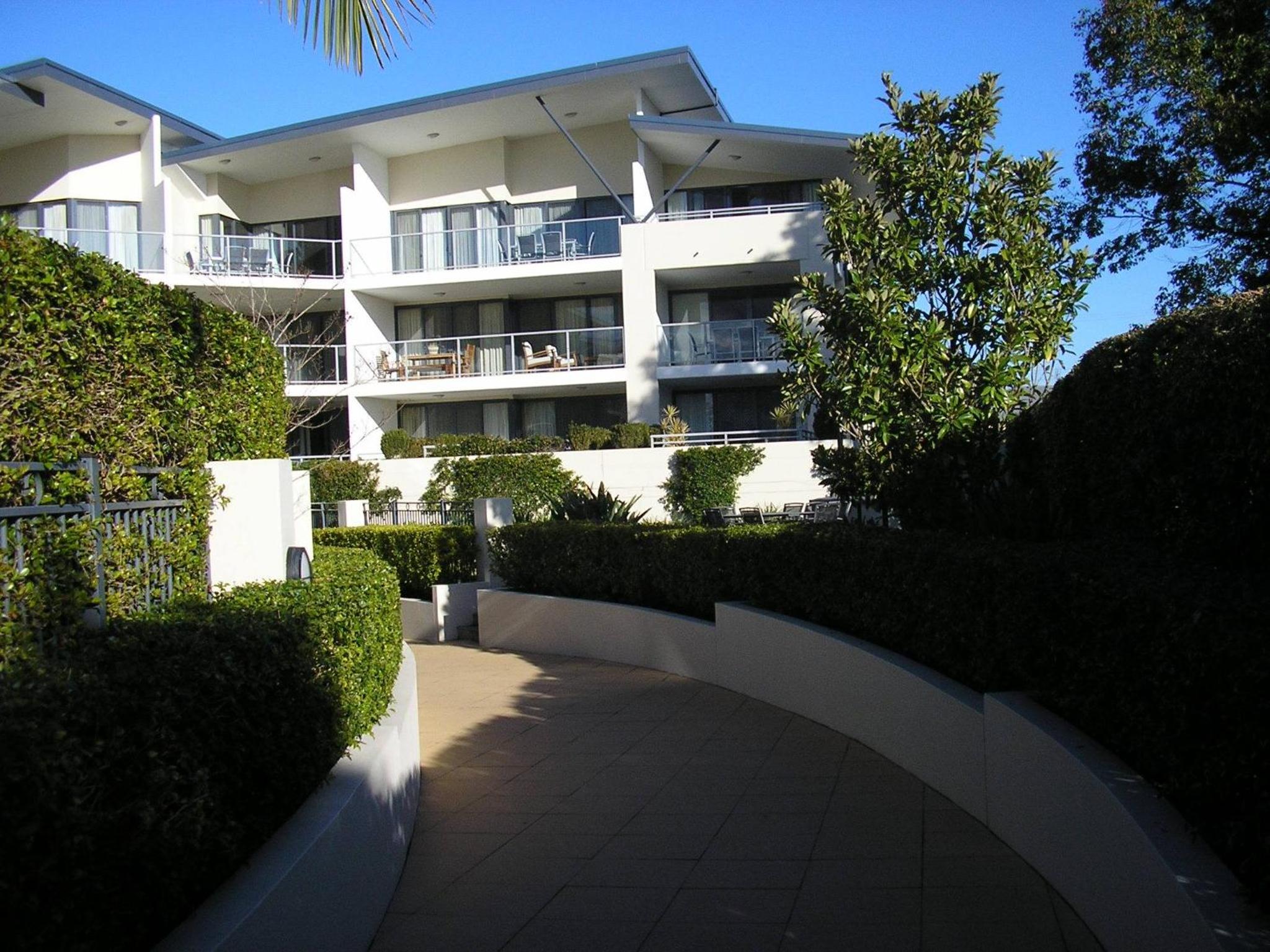 Hotel Boathouse Resort (Water Front) - Image 1