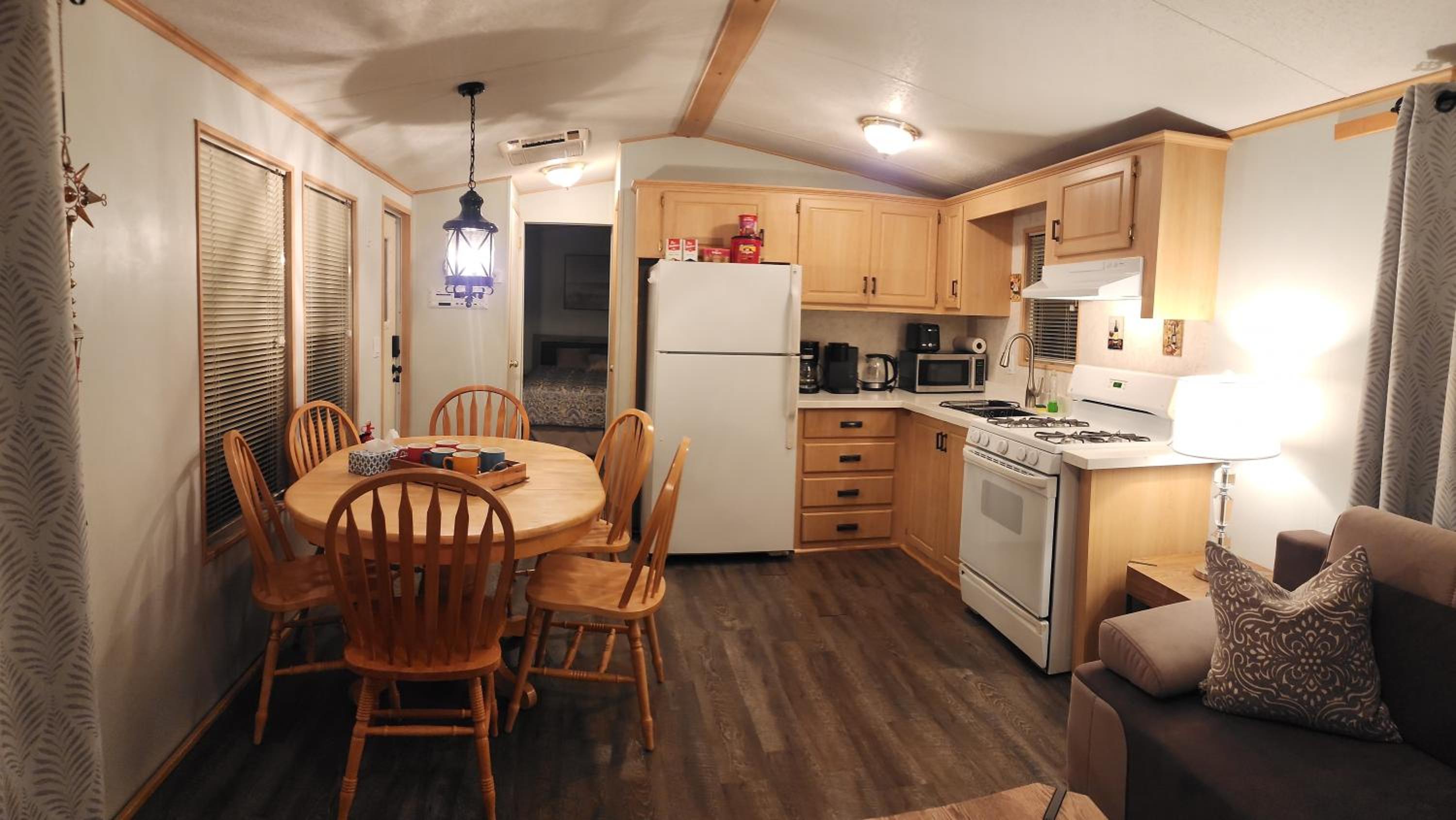 2 BR Cottage with Lake View at Sherkston Resort, Sleep 6