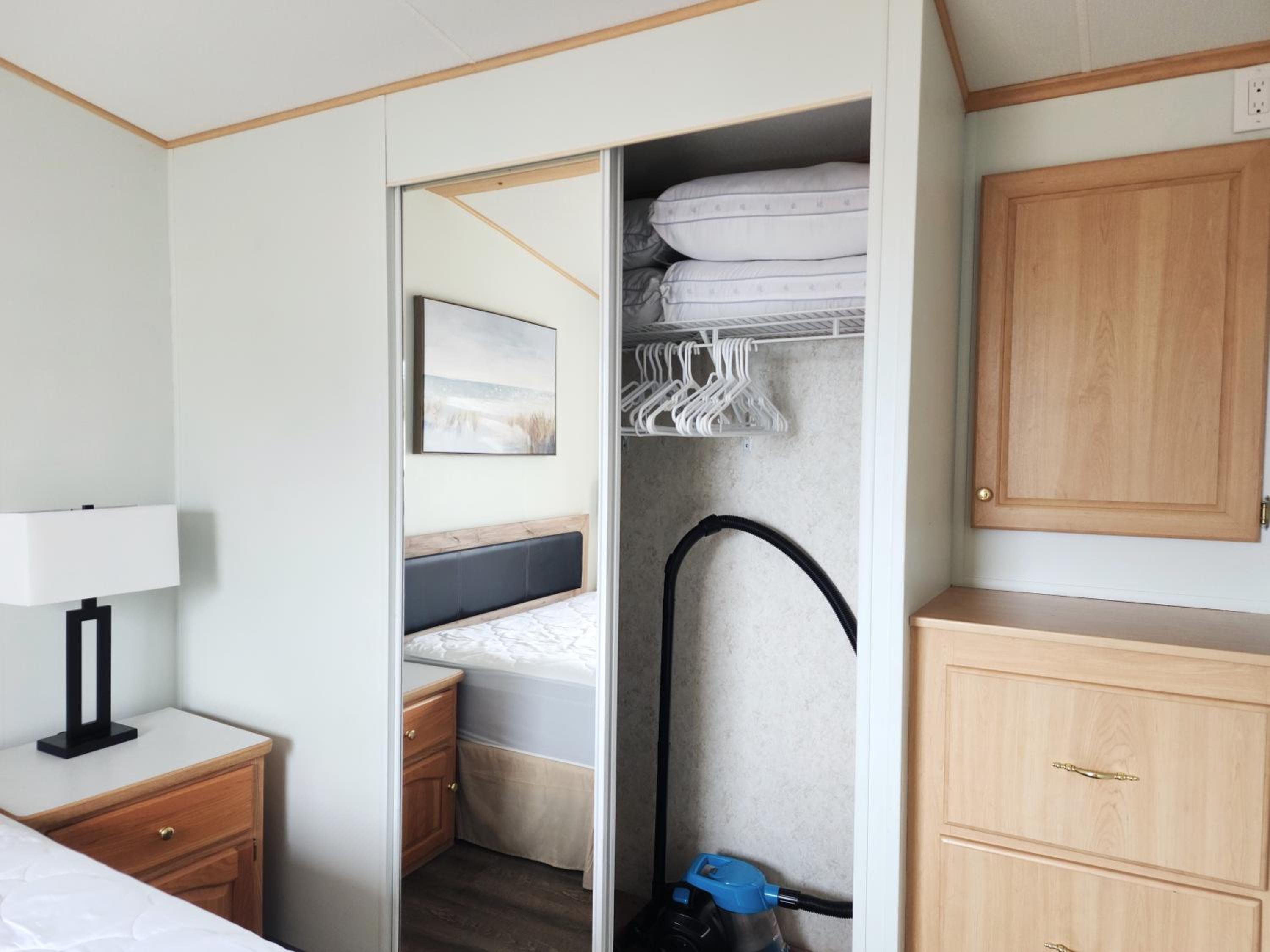 2 BR Cottage with Lake View at Sherkston Resort, Sleep 6