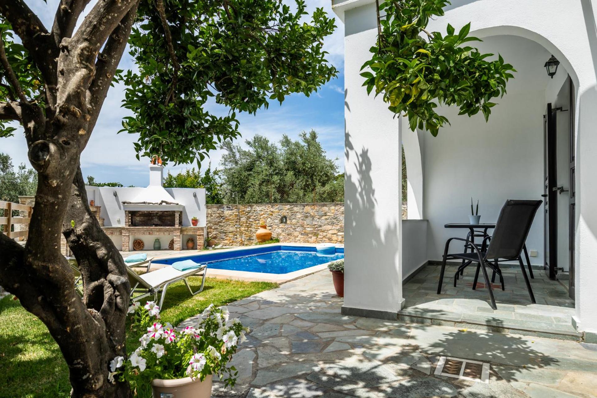 Alexandra Pool Villa - Comfort & Views Near Town view 2
