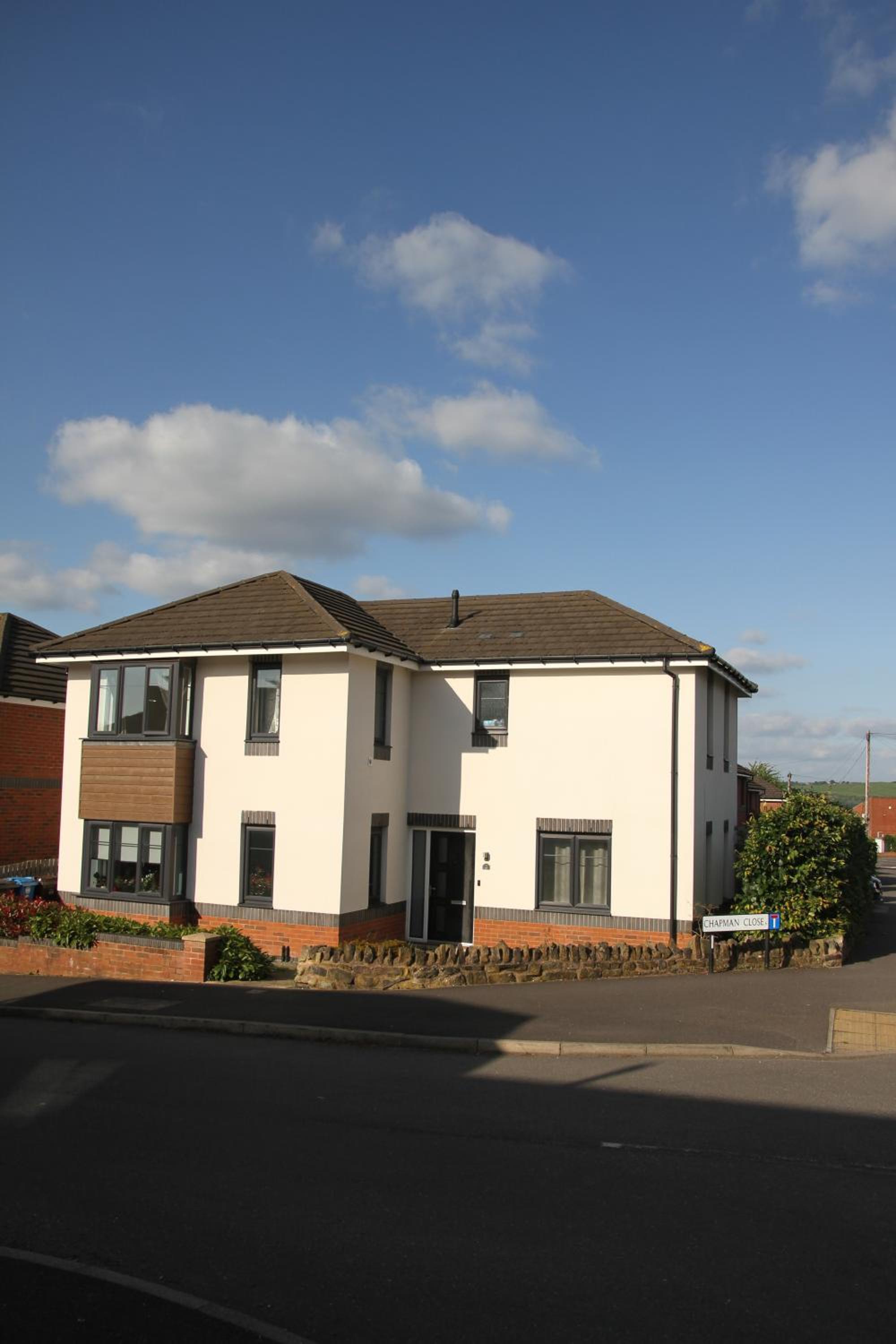 Spacious King Size Room Detached House Free Wifi Free Parking view 2