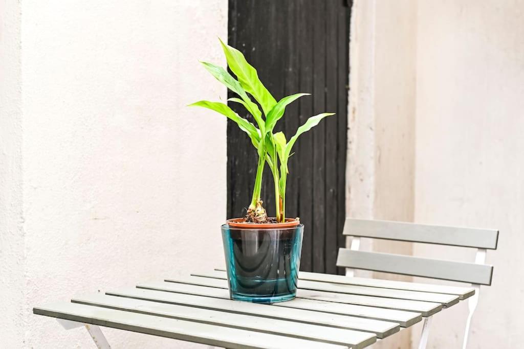 The Perfect Queensway Studio Apartment