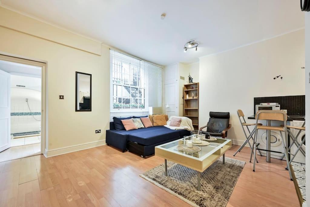 The Perfect Queensway Studio Apartment