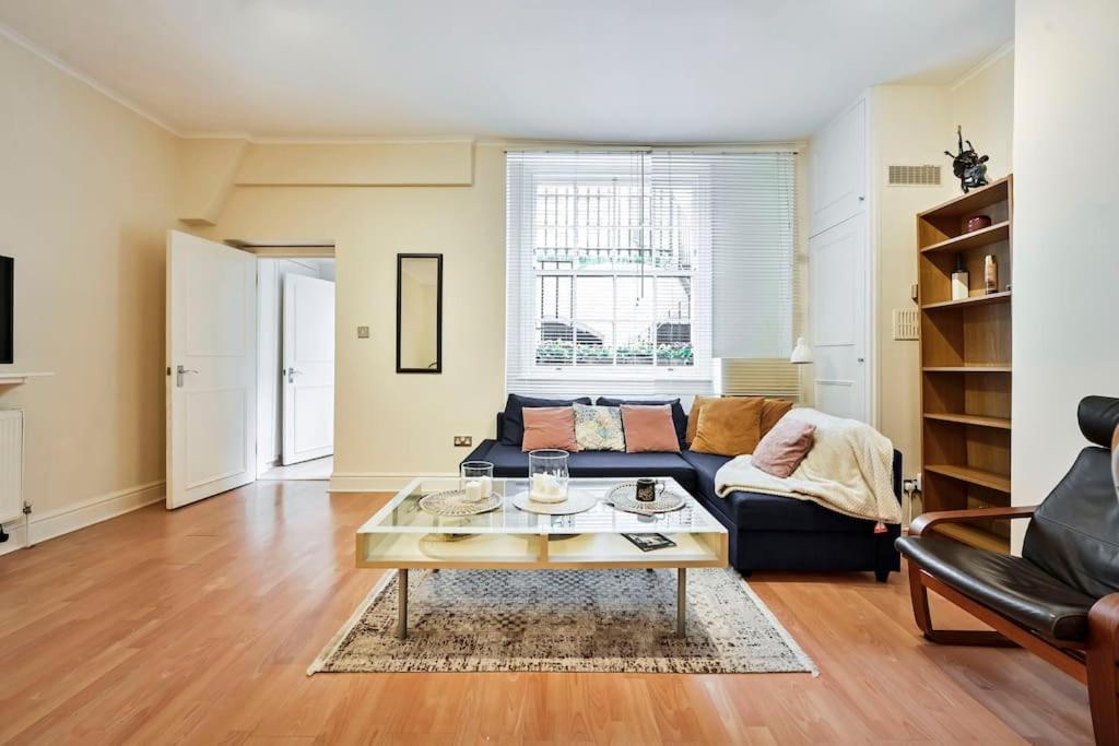The Perfect Queensway Studio Apartment