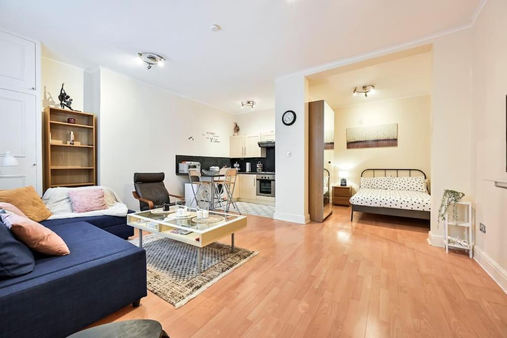 The Perfect Queensway Studio Apartment