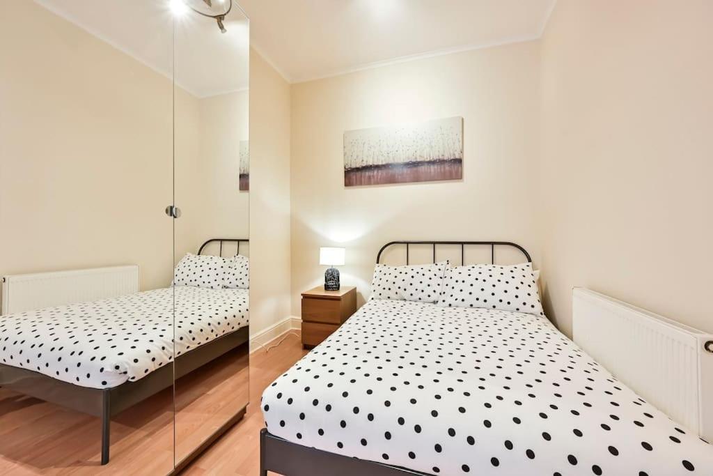 The Perfect Queensway Studio Apartment