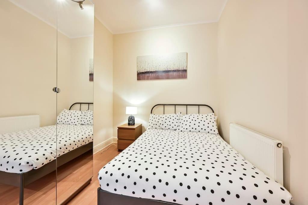 The Perfect Queensway Studio Apartment