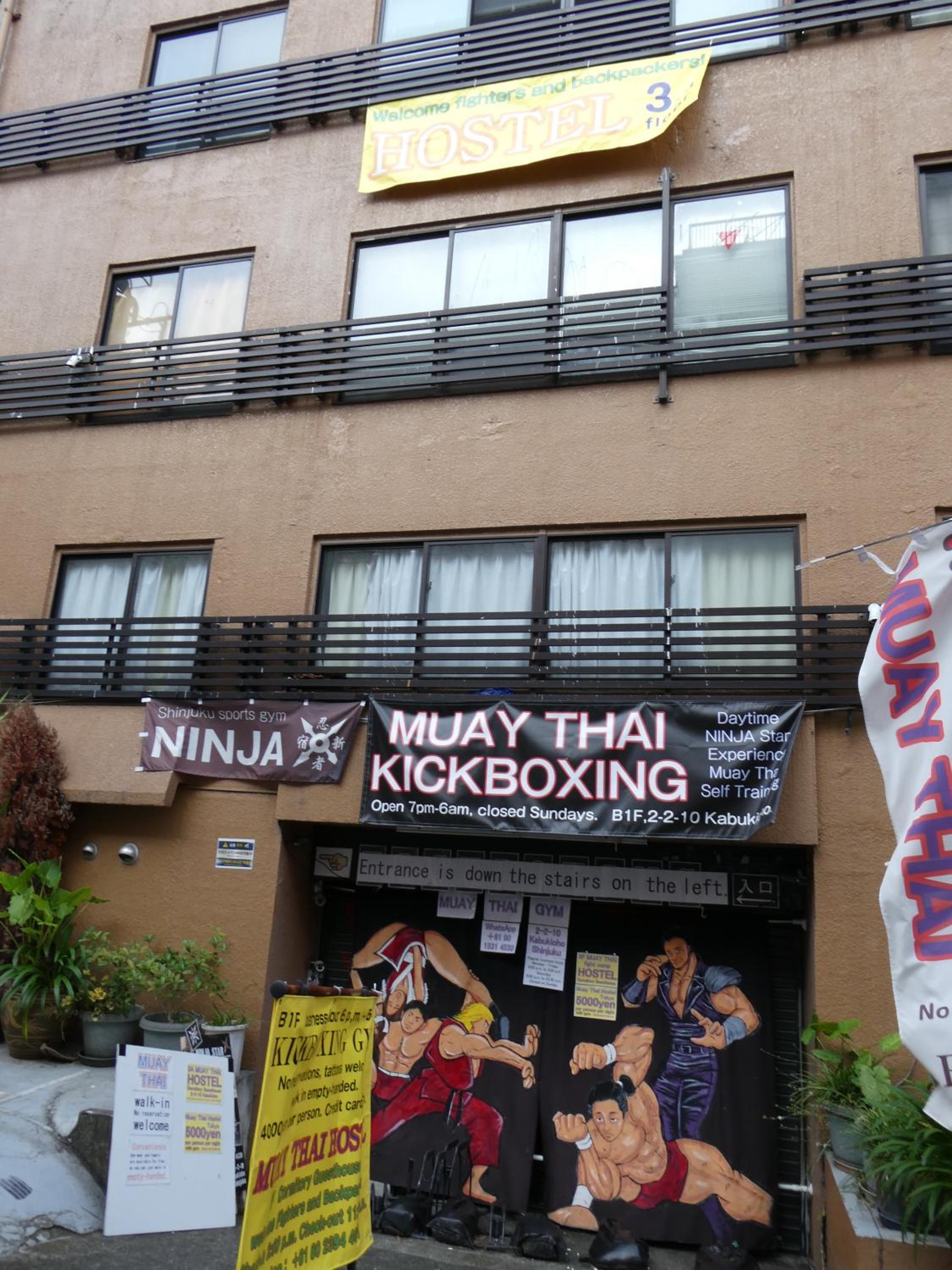 Muya Thai hostel Tokyo train camp