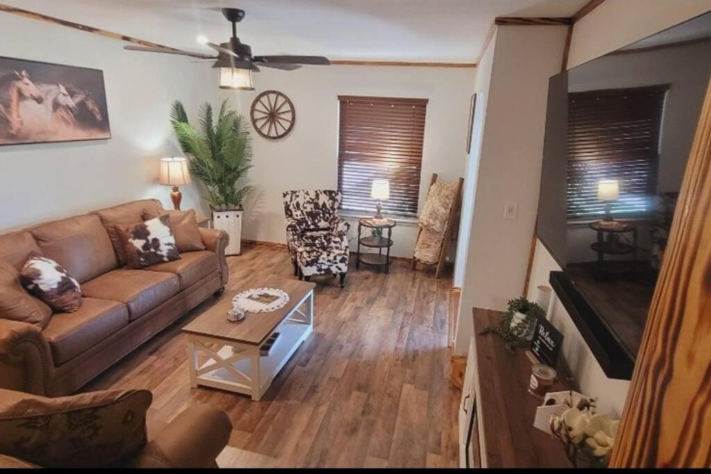 Randy's Place Beautiful 4br With Private Hot tub view 4