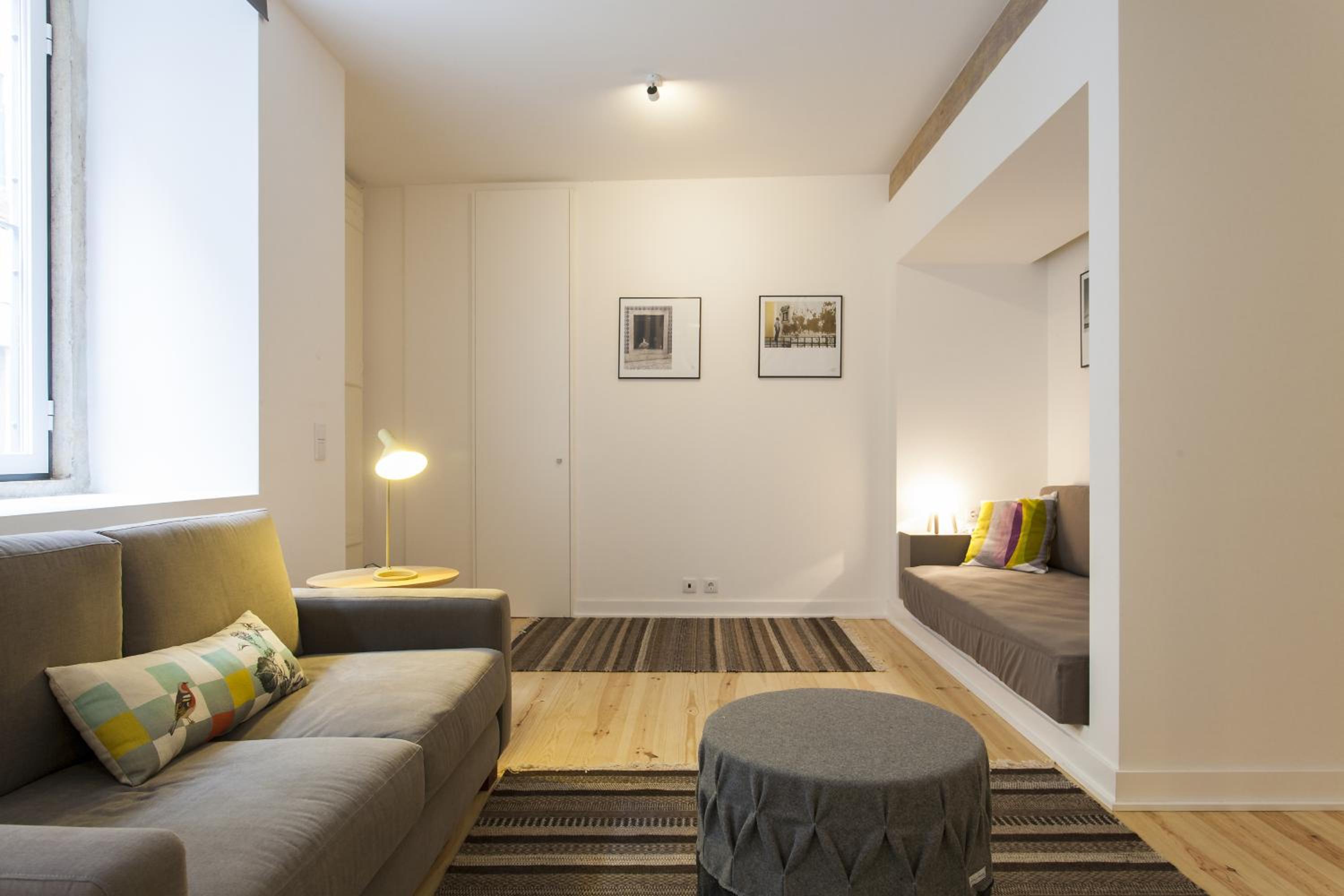 JOIVY Cosy 1-bed flat with workspace in Santa Catarina, moments from Luís de Camões Sq view 3