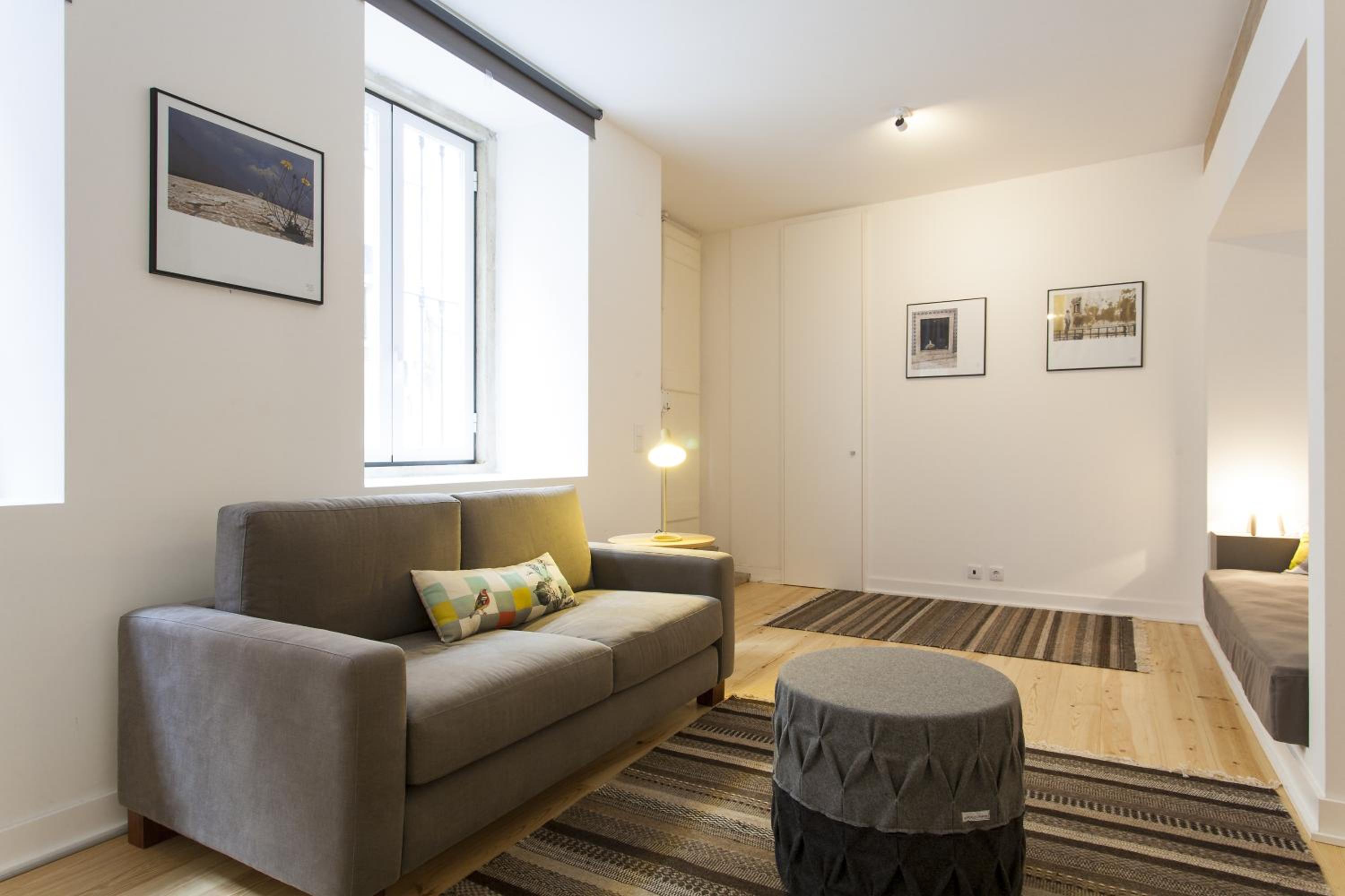 JOIVY Cosy 1-bed flat with workspace in Santa Catarina, moments from Luís de Camões Sq view 2