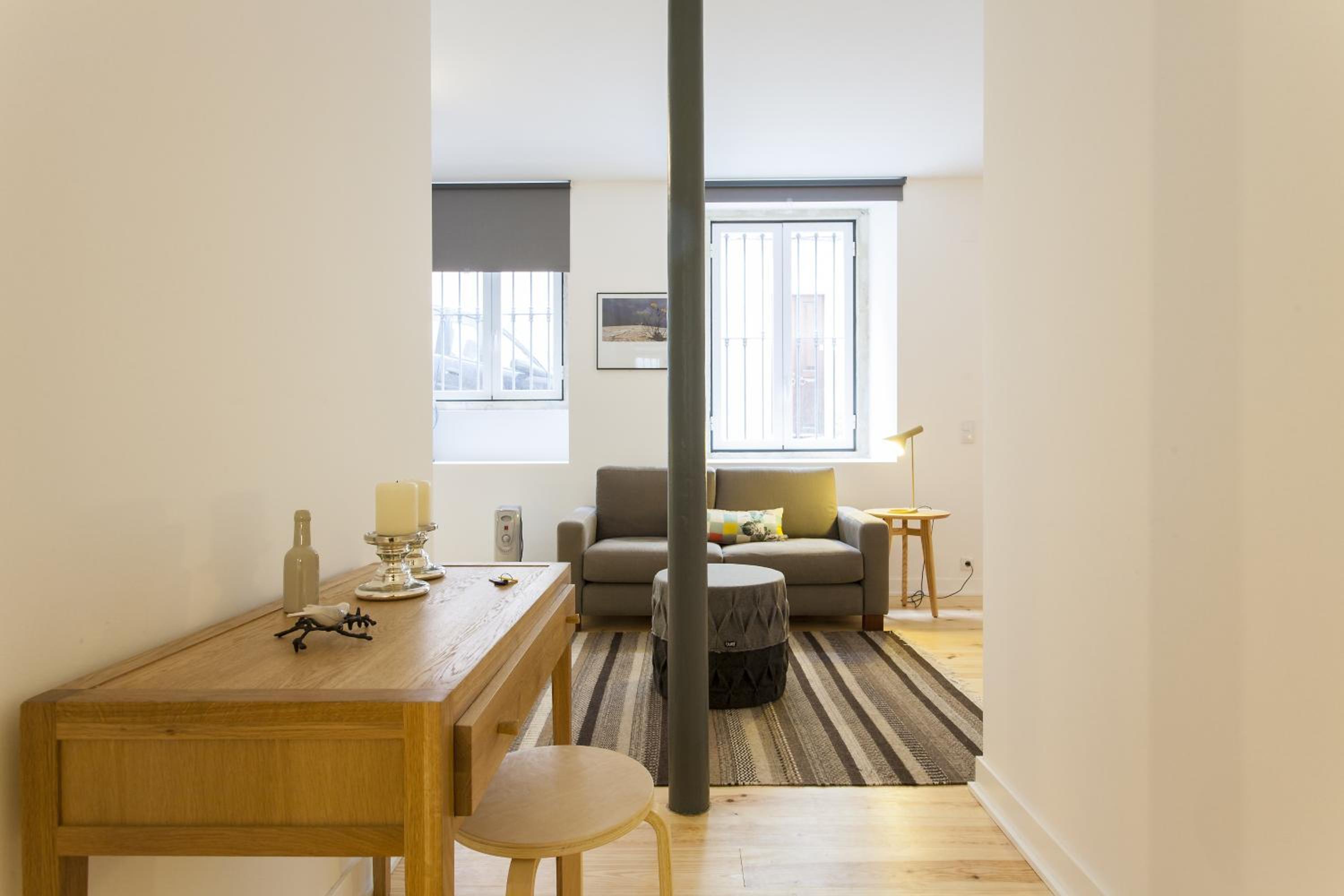 JOIVY Cosy 1-bed flat with workspace in Santa Catarina, moments from Luís de Camões Sq view 5