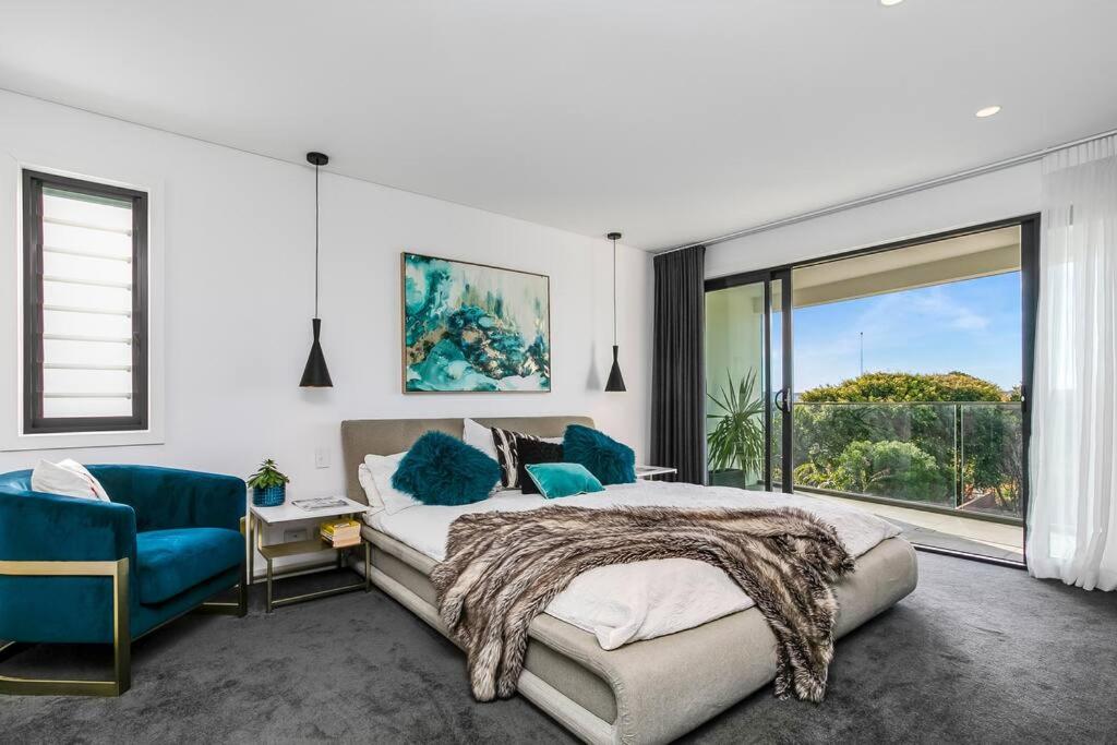 Luxury Holiday Retreat, 5 Bedroom, Dual Beach View