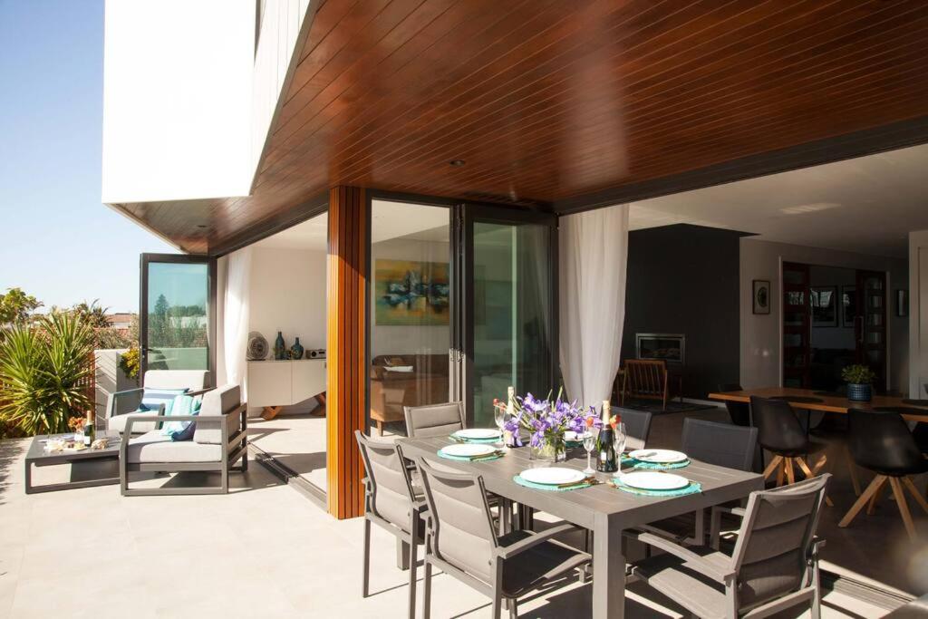 Luxury Holiday Retreat, 5 Bedroom, Dual Beach View