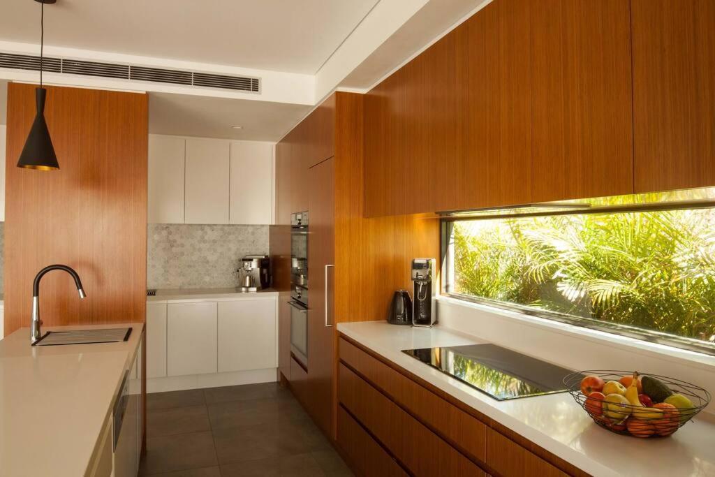 Luxury Holiday Retreat, 5 Bedroom, Dual Beach View