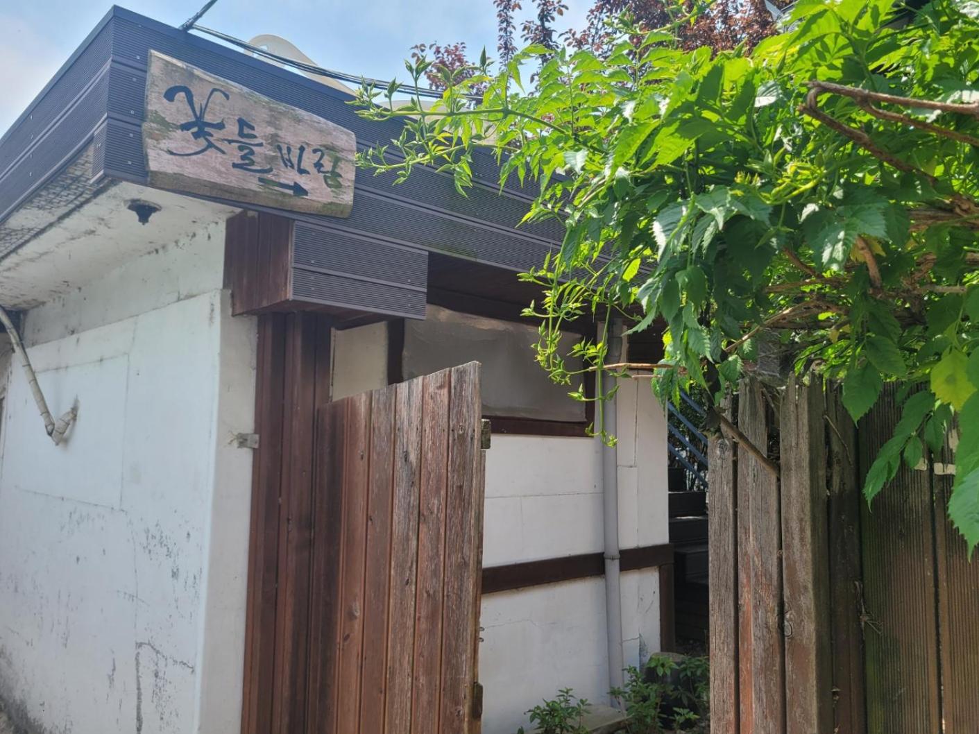 Floral Breeze Guesthouse view 3