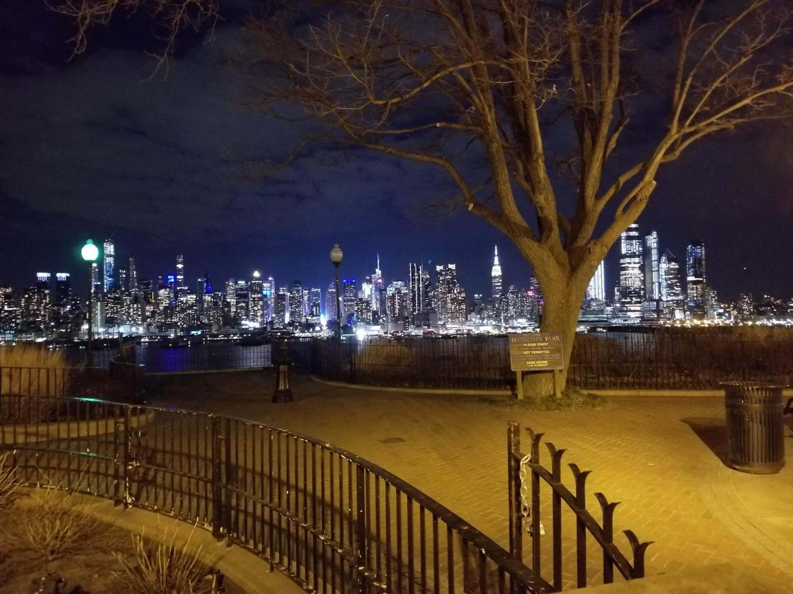 Cozy Studio 250'sqf with kitchenette and private bathroom Close to Time Square NYC view 4