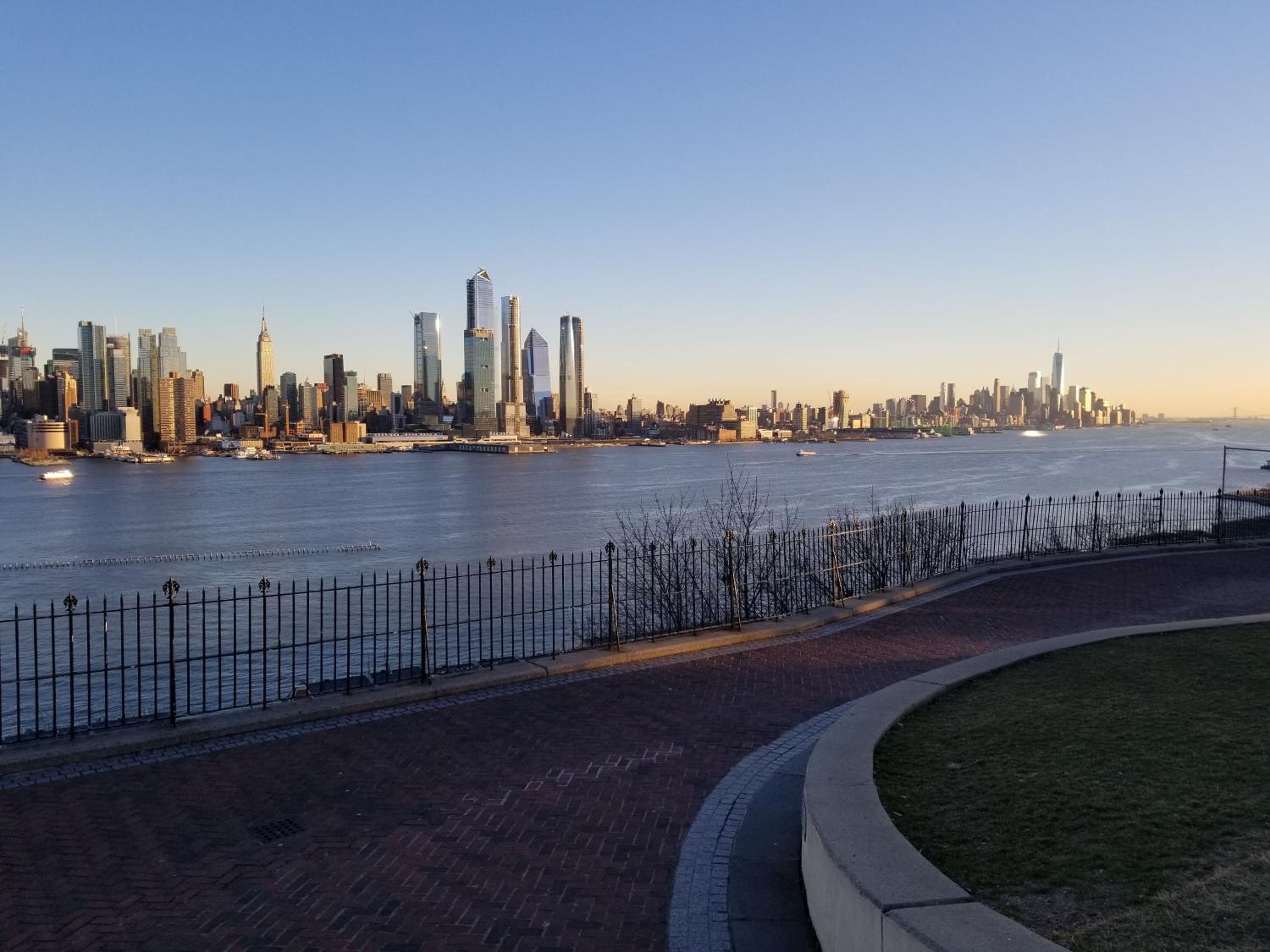 Cozy Studio 250'sqf with kitchenette and private bathroom Close to Time Square NYC view 3