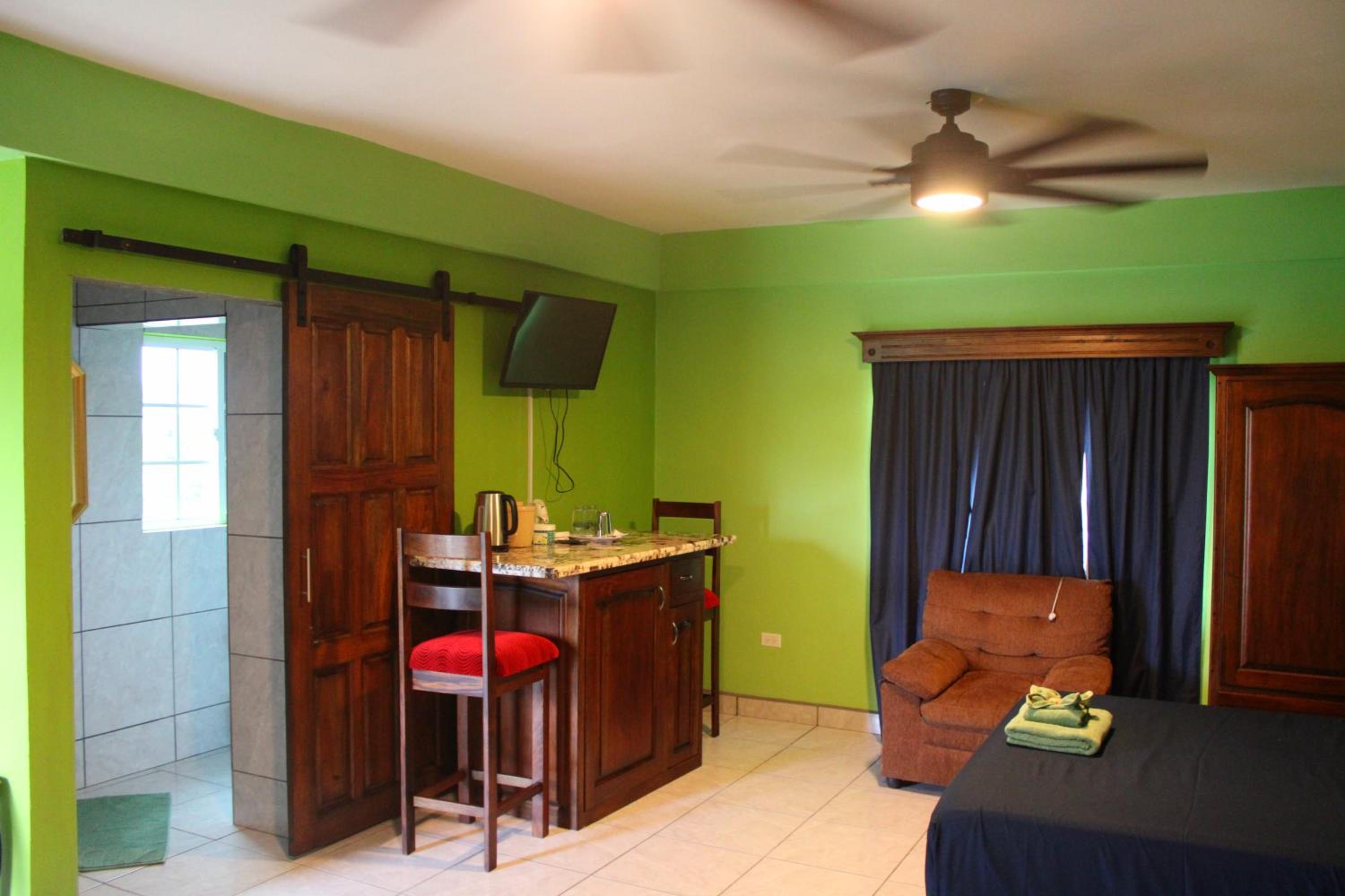 Daphne's Lagoon Lodge
