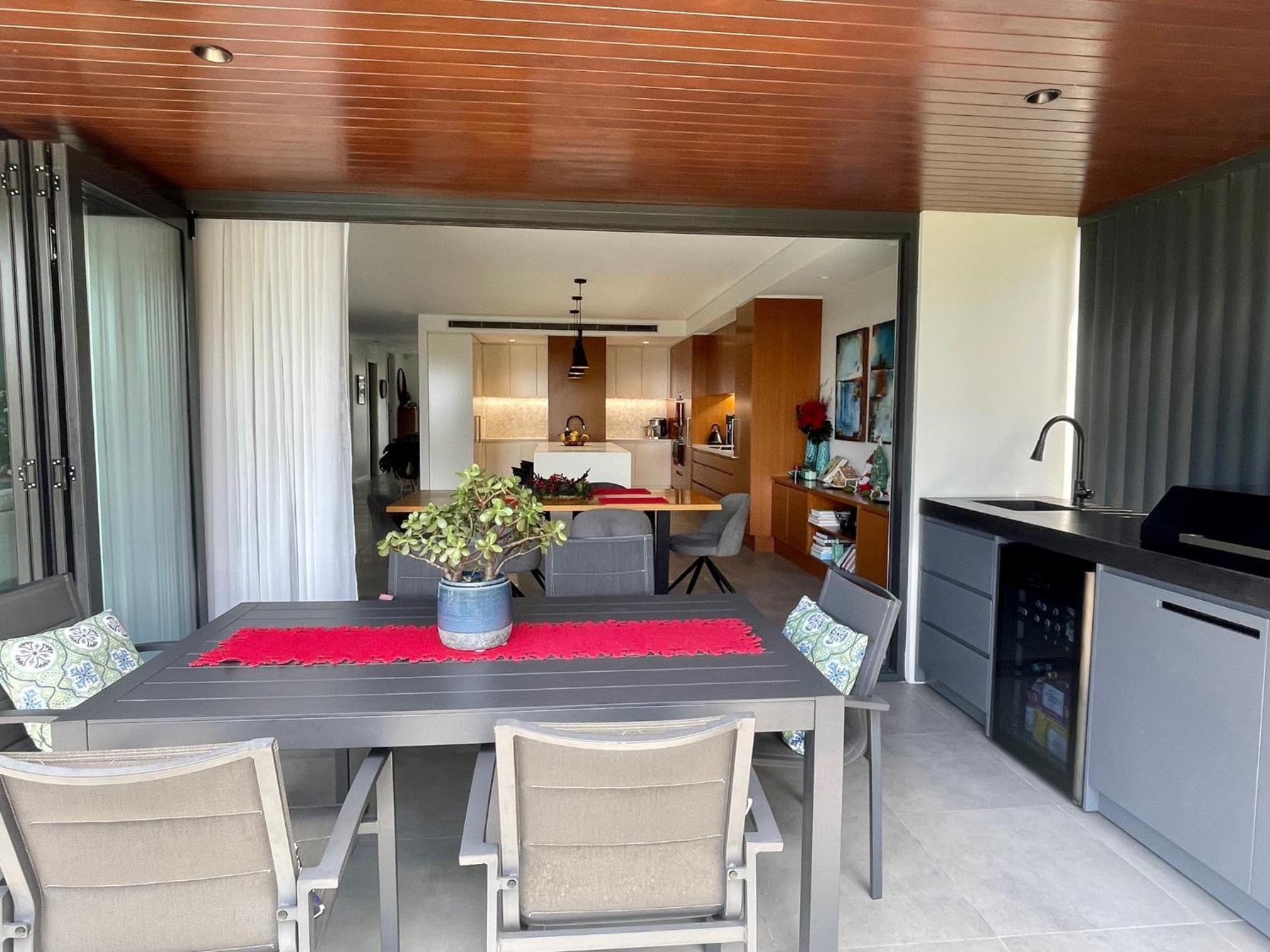 Luxury Holiday Retreat, 5 Bedroom, Dual Beach View
