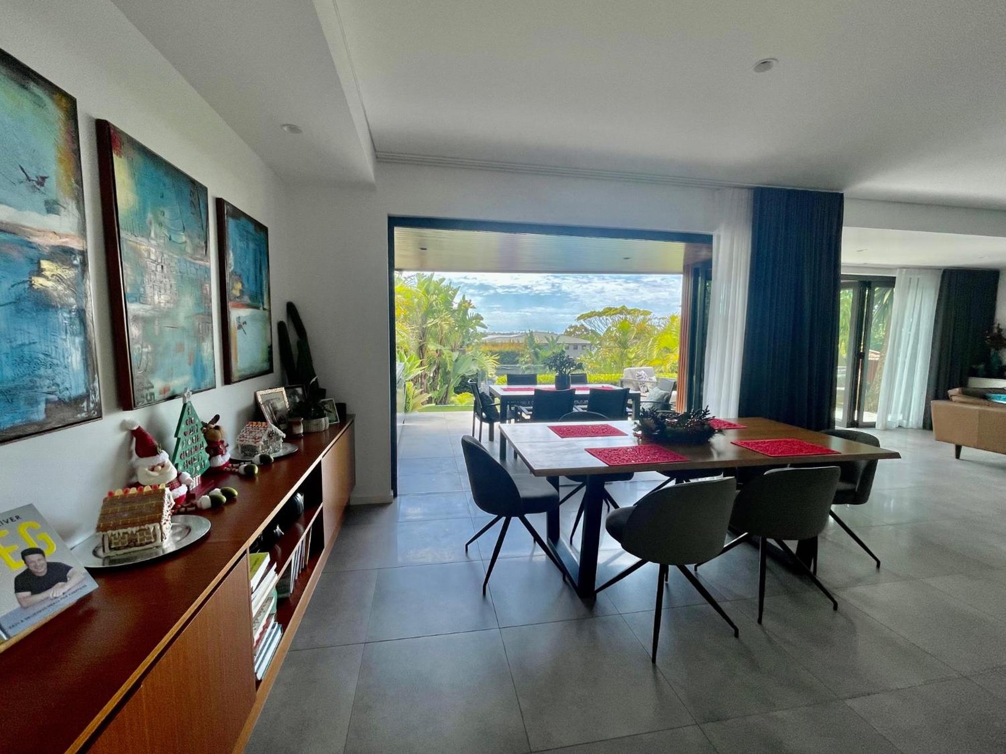 Luxury Holiday Retreat, 5 Bedroom, Dual Beach View