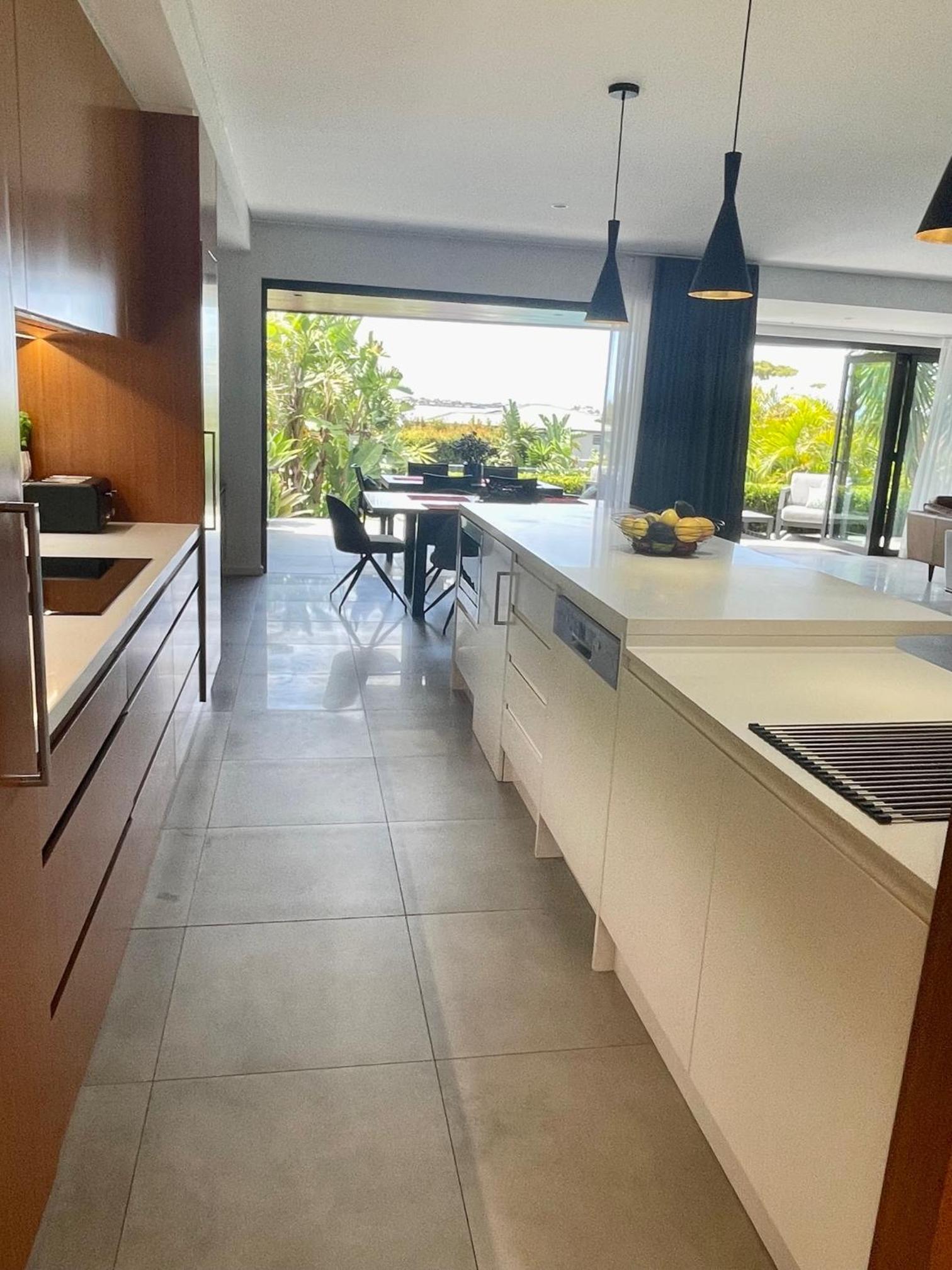Luxury Holiday Retreat, 5 Bedroom, Dual Beach View