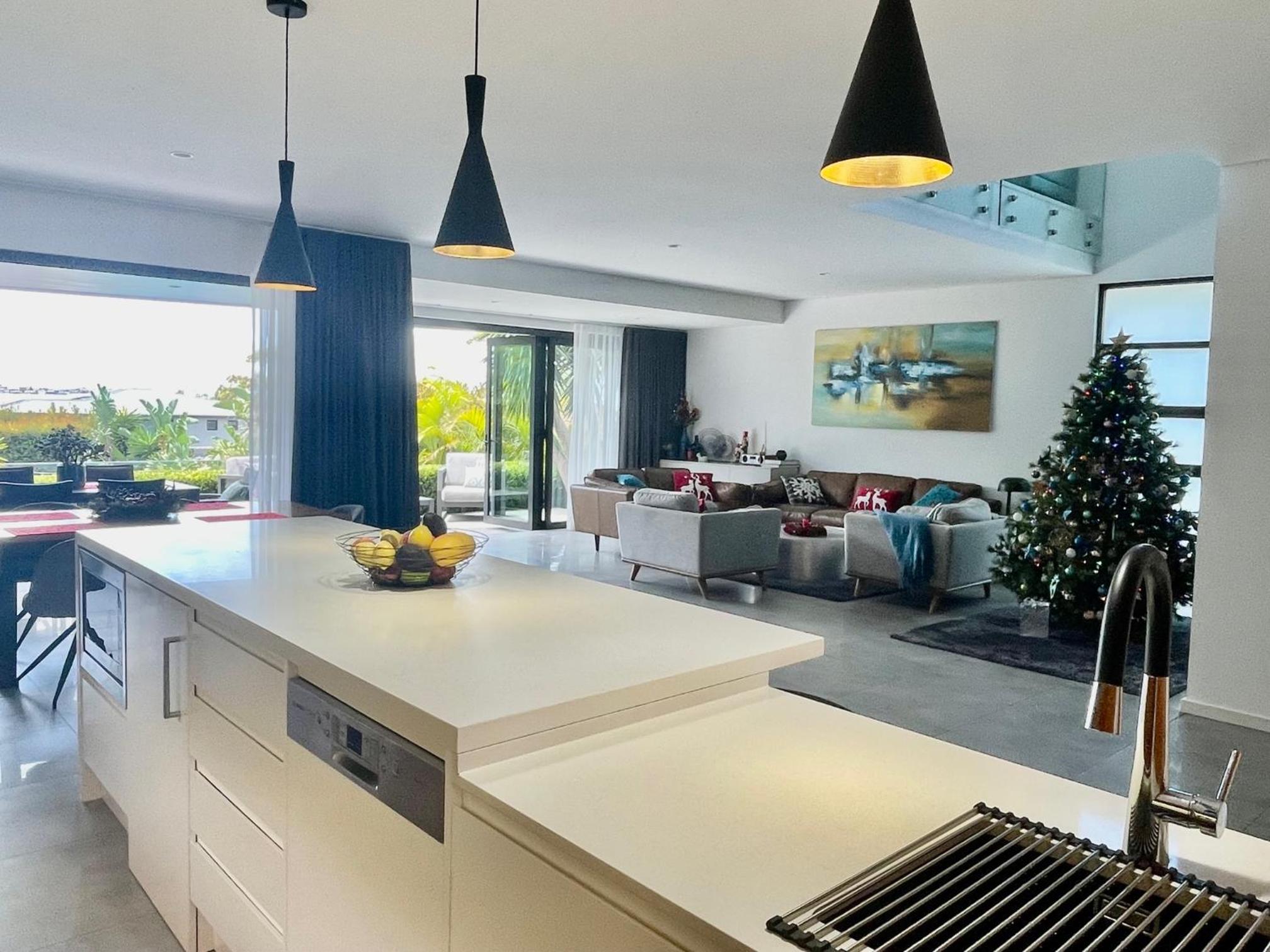Luxury Holiday Retreat, 5 Bedroom, Dual Beach View