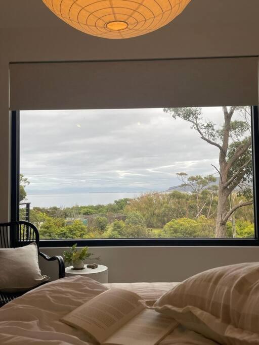 White Beach Retreat - Luxury With Water Views