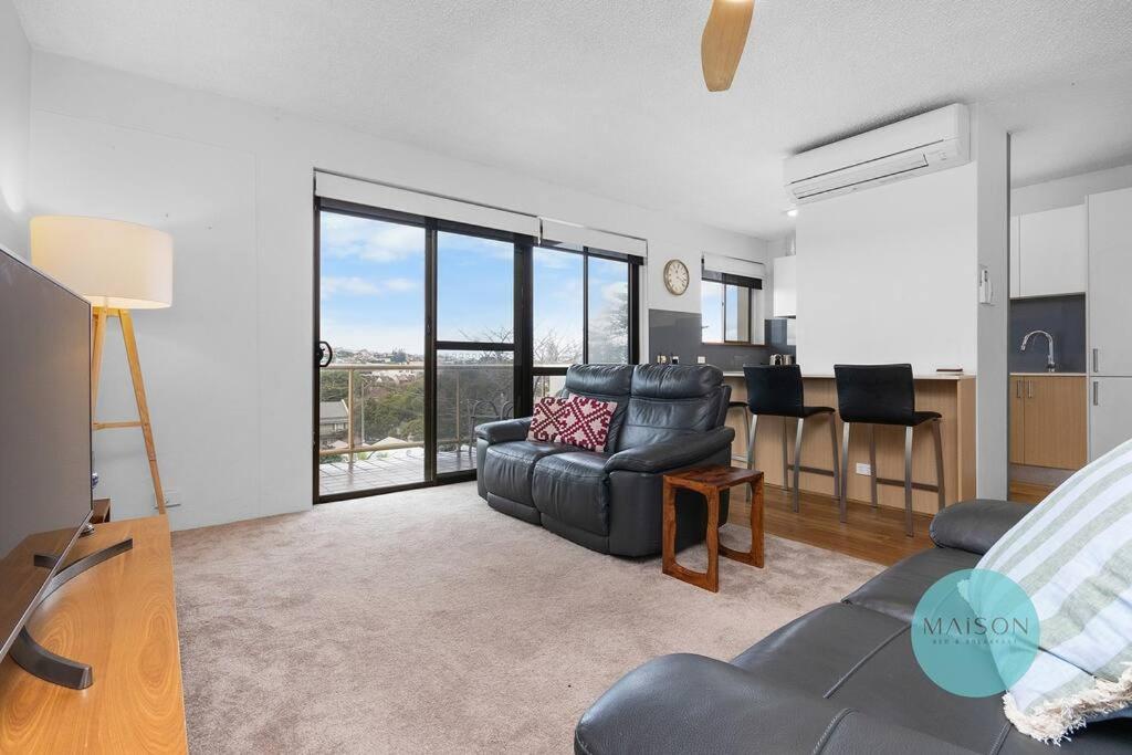 Central Cooks Hill Apartment