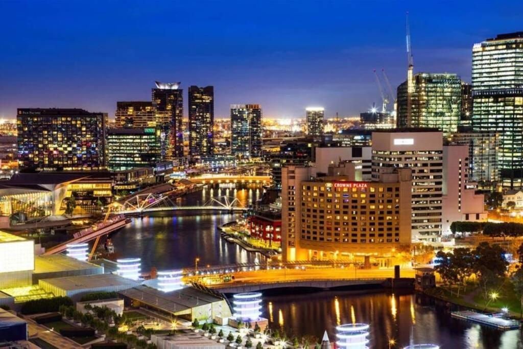 Luxury 2B2B 2 tandem carparks Prima Pearl Southbank next to Casino & City