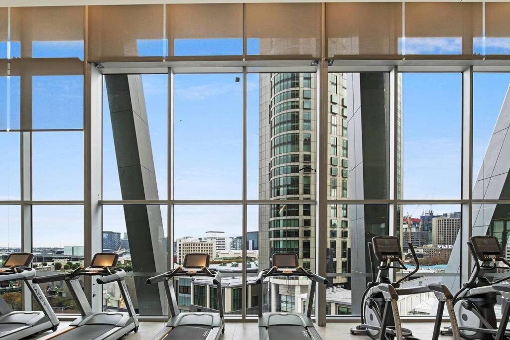 Luxury 2B2B 2 tandem carparks Prima Pearl Southbank next to Casino & City