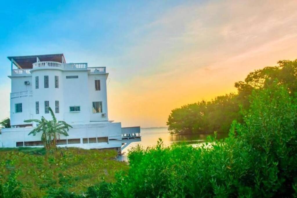 See Belize TRANQUIL Sea View Studio with Balcony & Infinity Pool