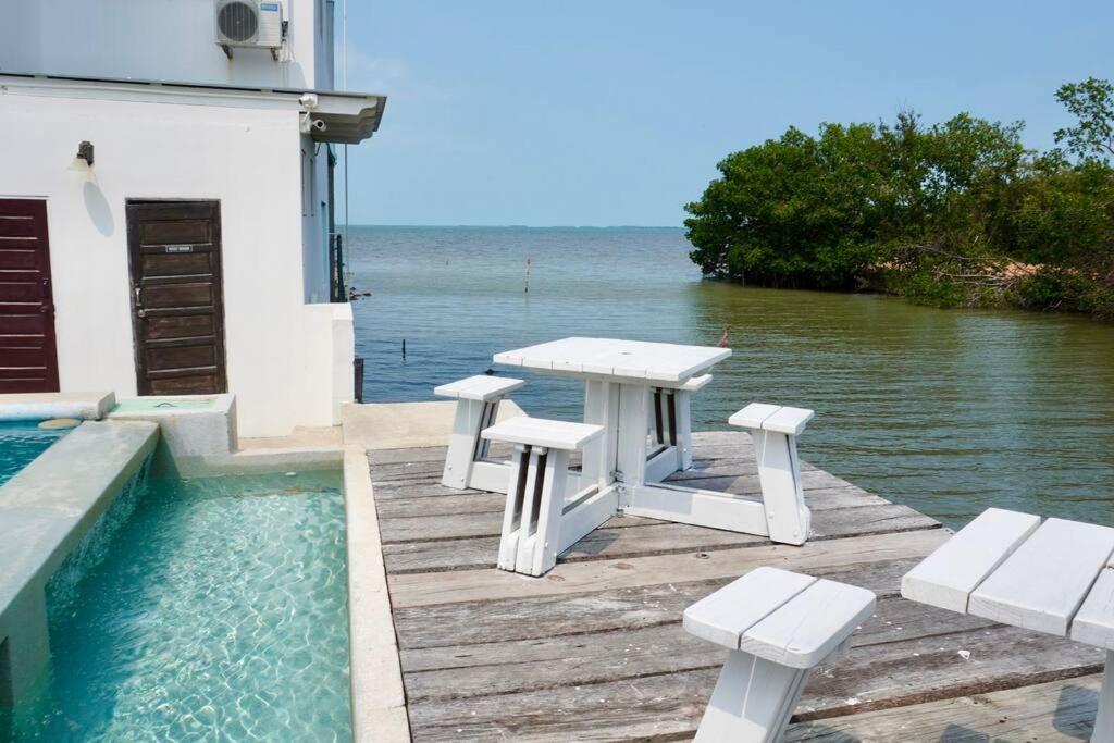 See Belize TRANQUIL Sea View Studio with Balcony & Infinity Pool