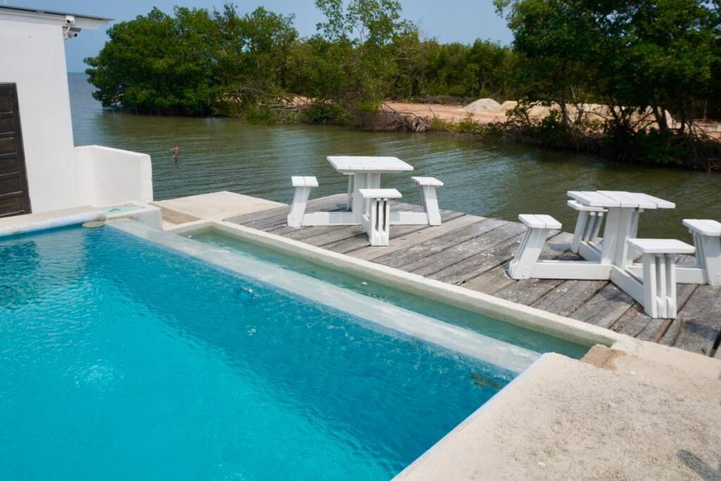 See Belize TRANQUIL Sea View Studio with Balcony & Infinity Pool