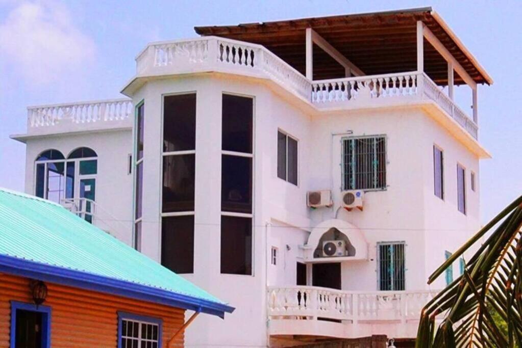 See Belize TRANQUIL Sea View Studio with Balcony & Infinity Pool